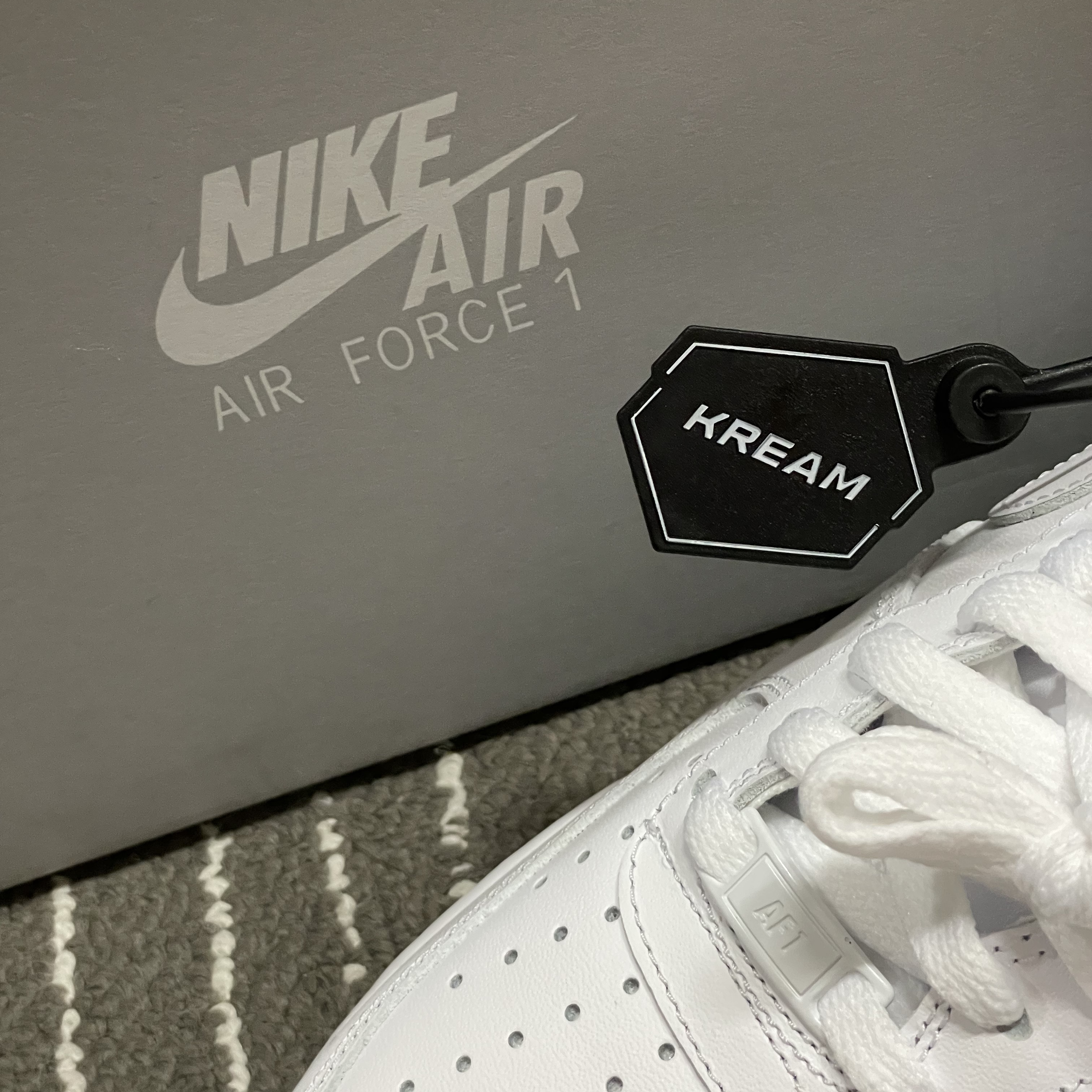 Nike Air Force 1 '07 White Gum Light Brown 착용 스타일 - 3