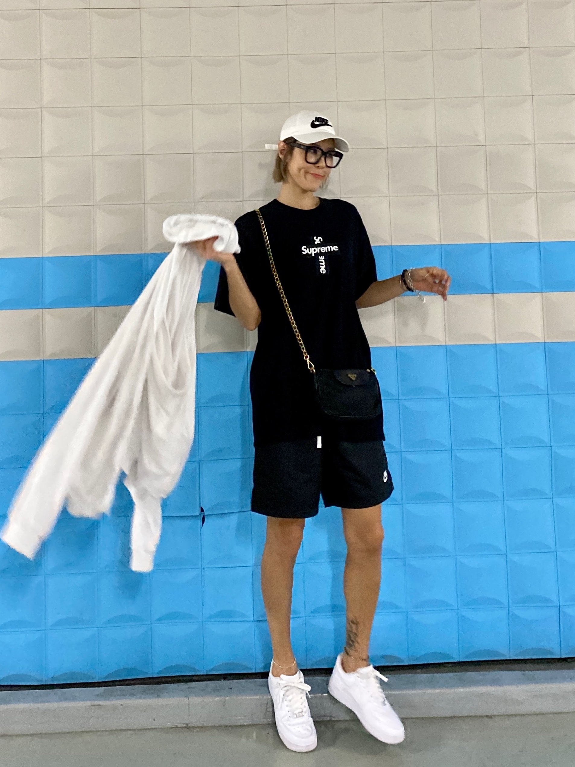 Supreme Cross Box Logo T-Shirt Black - 20FW 착용 스타일