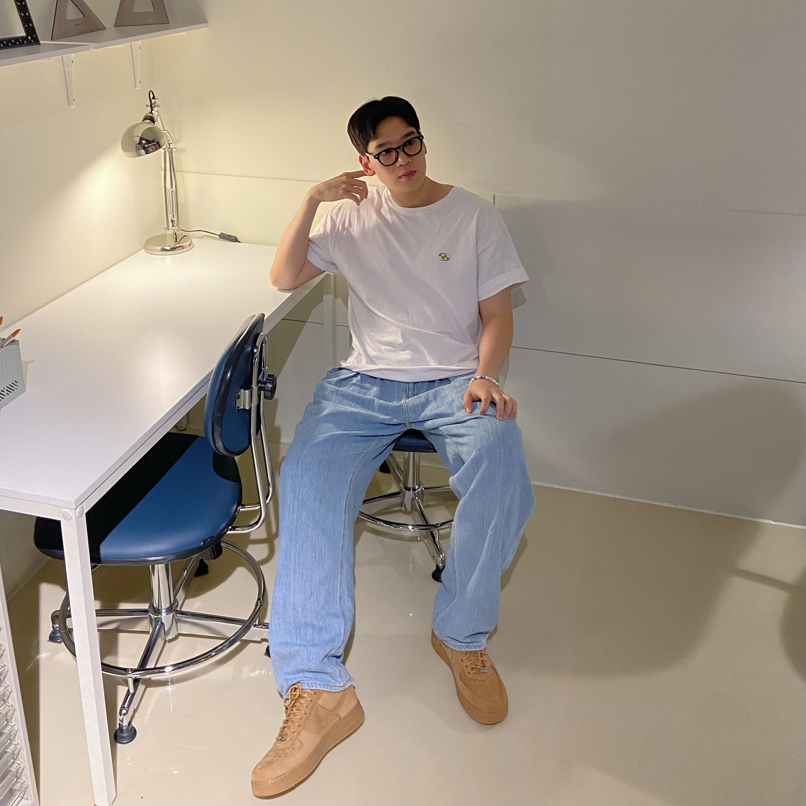 Nike x Supreme Air Force 1 Low Flax, Sansan Gear Logo T-Shirt White - 22SS 착용 스타일