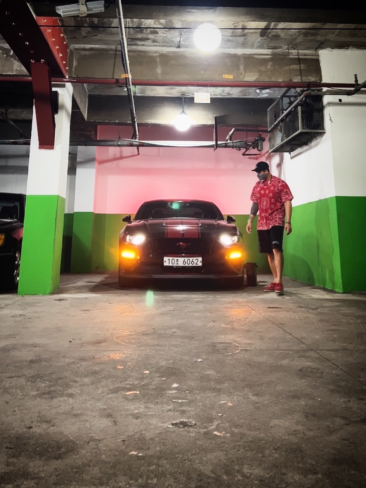 Supreme Small Box T-Shirt Red Bandana - 21SS, Supreme Reverse Patchwork Sweatshorts Black - 22SS 착용 스타일 - 5