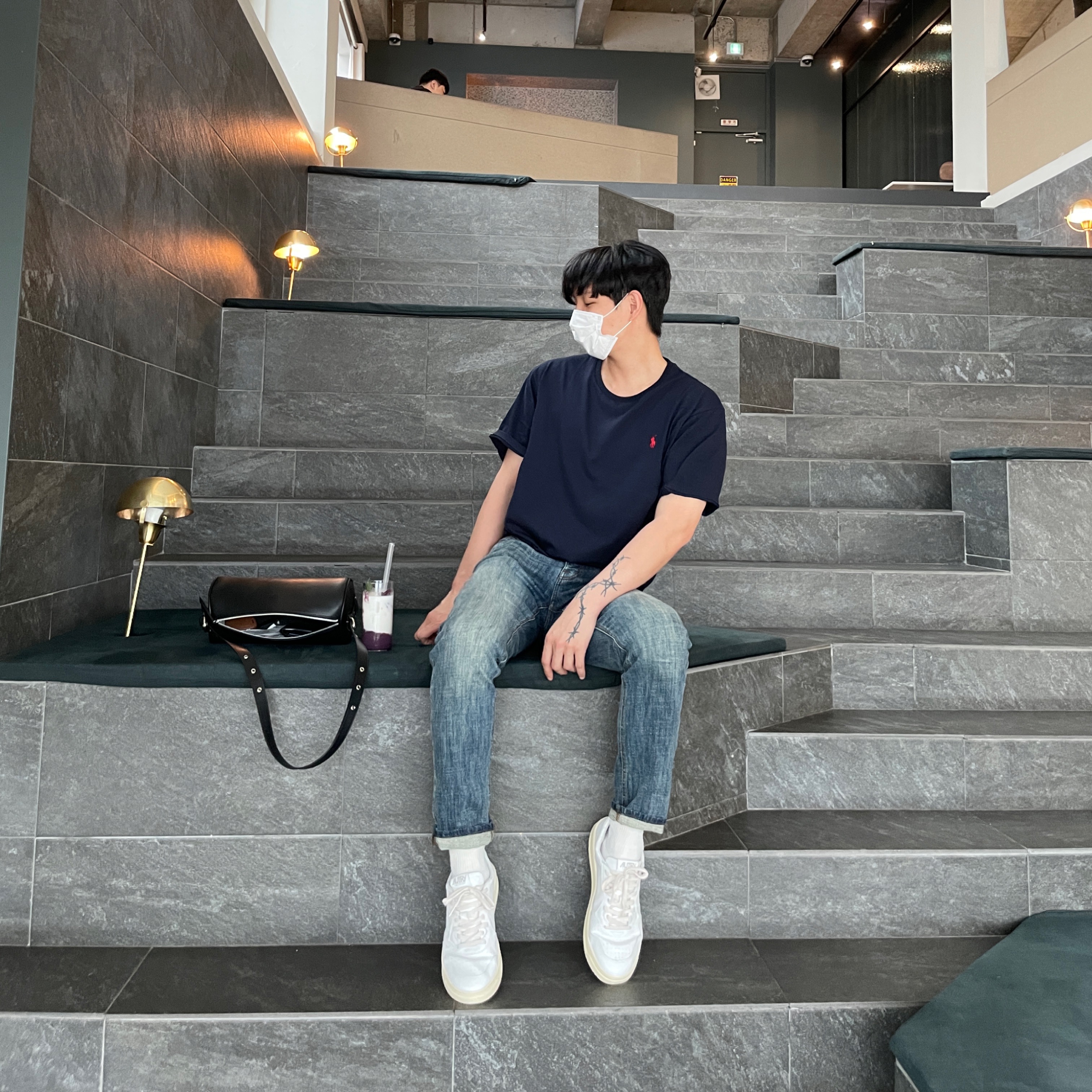 Autry Medalist Low Leather Sneakers White 착용 스타일