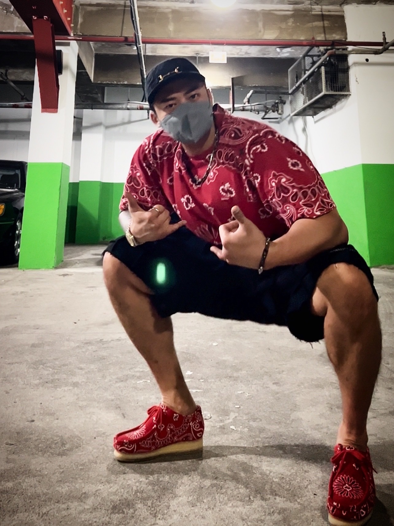 Supreme Small Box T-Shirt Red Bandana - 21SS, Supreme Reverse Patchwork Sweatshorts Black - 22SS 착용 스타일 - 3