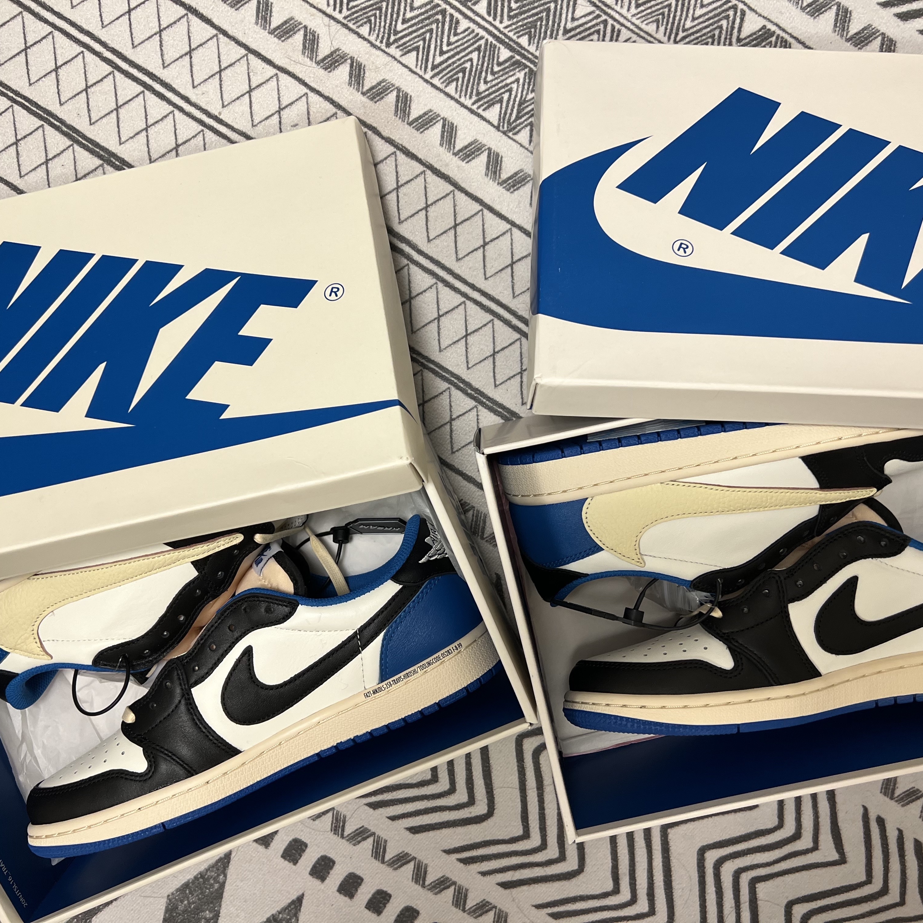 Jordan 1 x Travis Scott x Fragment Retro Low OG SP Military Blue 착용 스타일