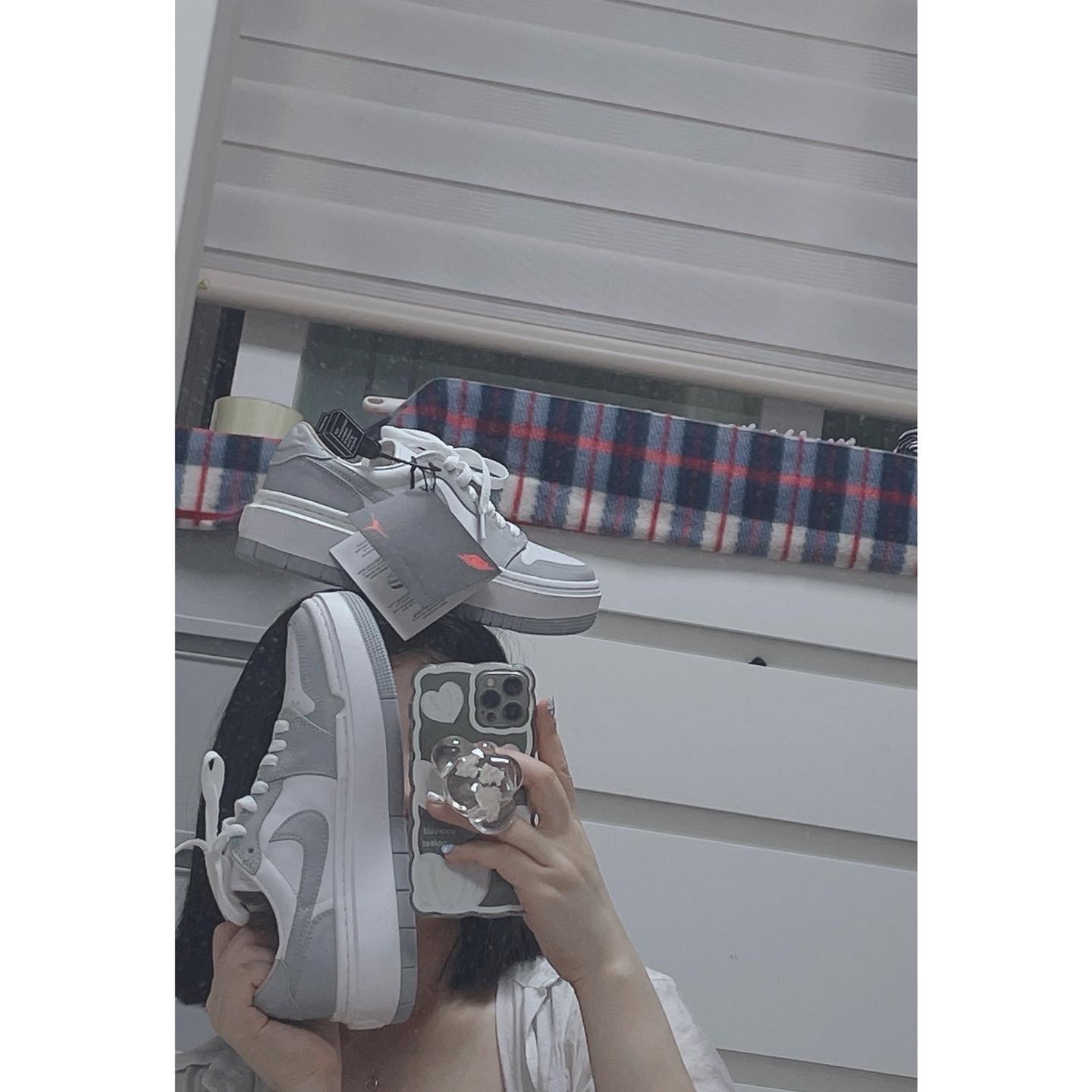 (W) Jordan 1 Elevate Low White and Wolf Grey 착용 스타일 - 1