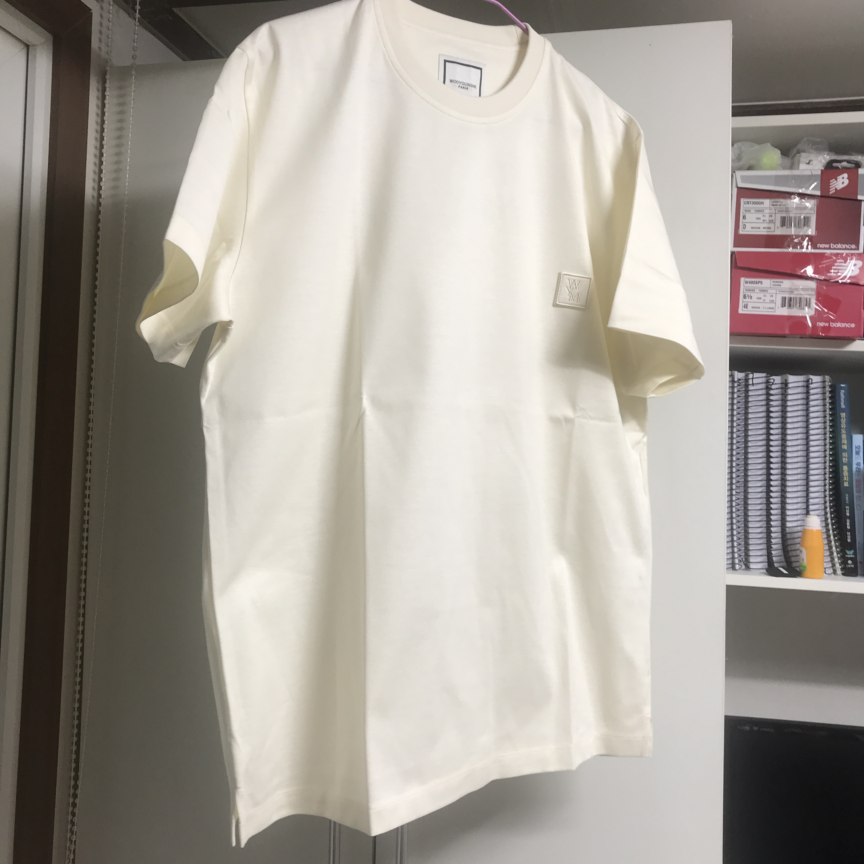 Wooyoungmi Fuzzy Back Logo T-Shirt Ivory - 22FW 착용 스타일 - 2