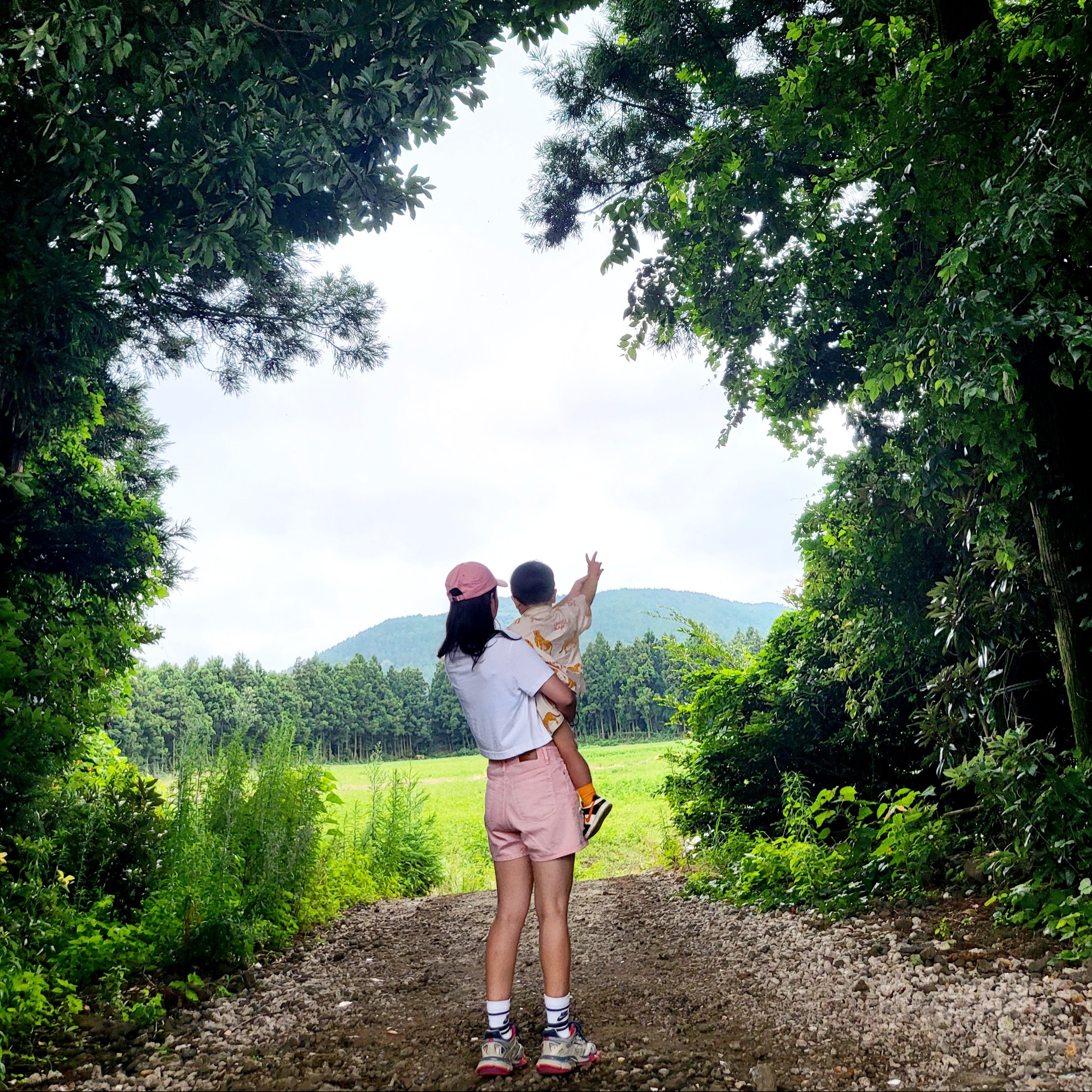 (W) Balenciaga Track.2 Sneakers Blue Red 2019, (TD) Nike Dunk Low PRM Halloween 착용 스타일 - 4