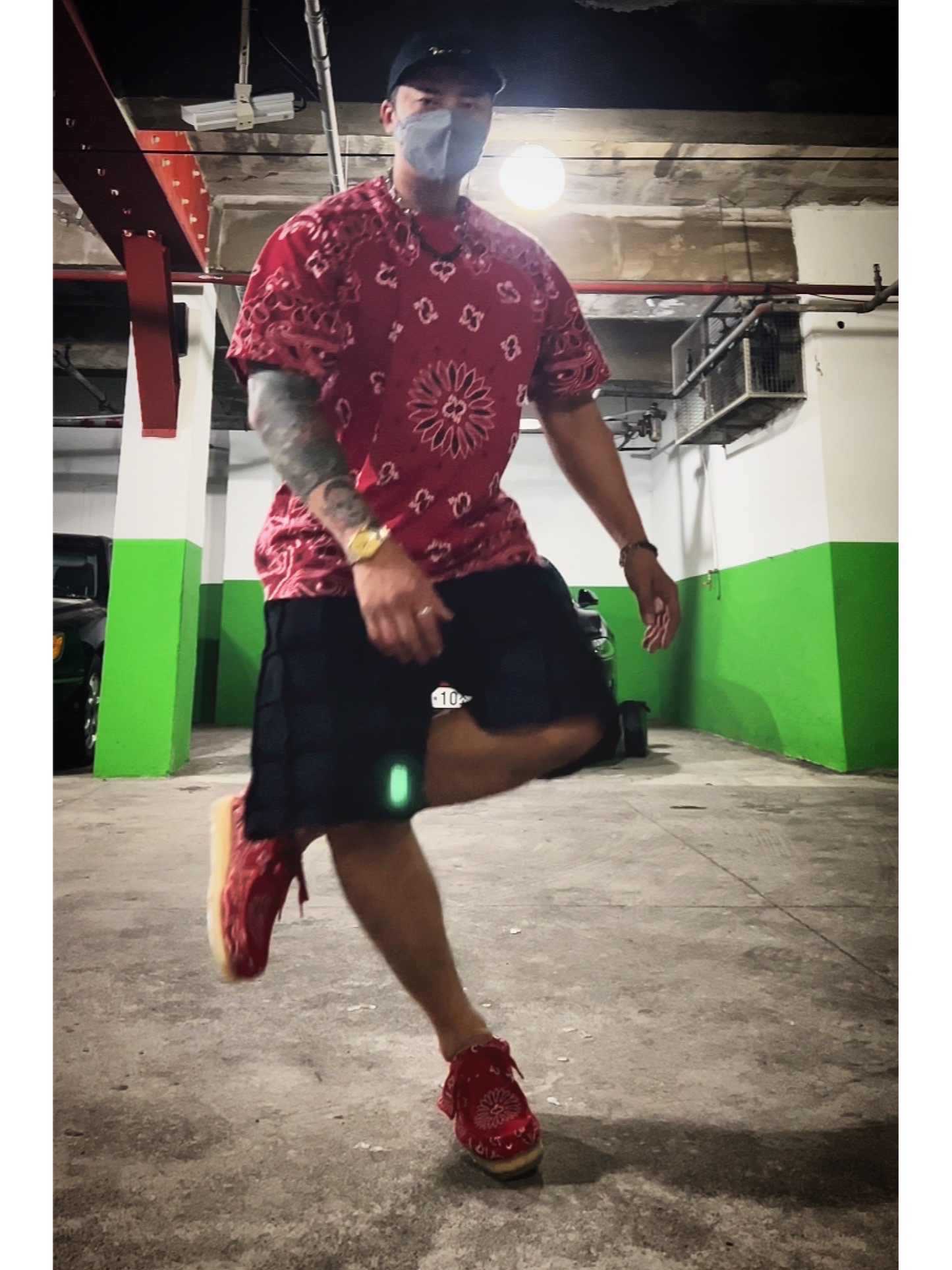 Supreme Small Box T-Shirt Red Bandana - 21SS, Supreme Reverse Patchwork Sweatshorts Black - 22SS 착용 스타일 - 5