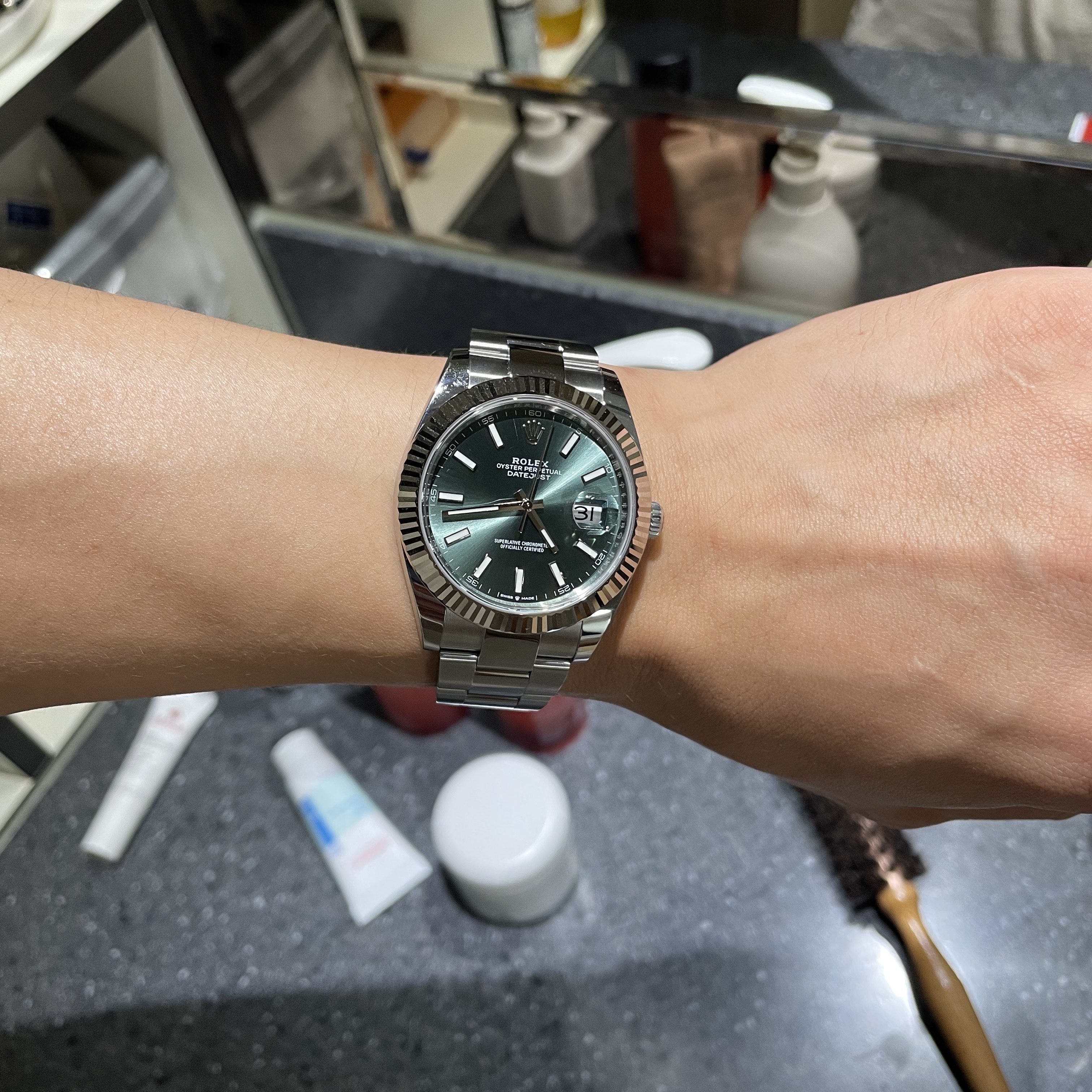 Rolex Datejust 41mm 126334 Mint Green Oyster 착용 스타일