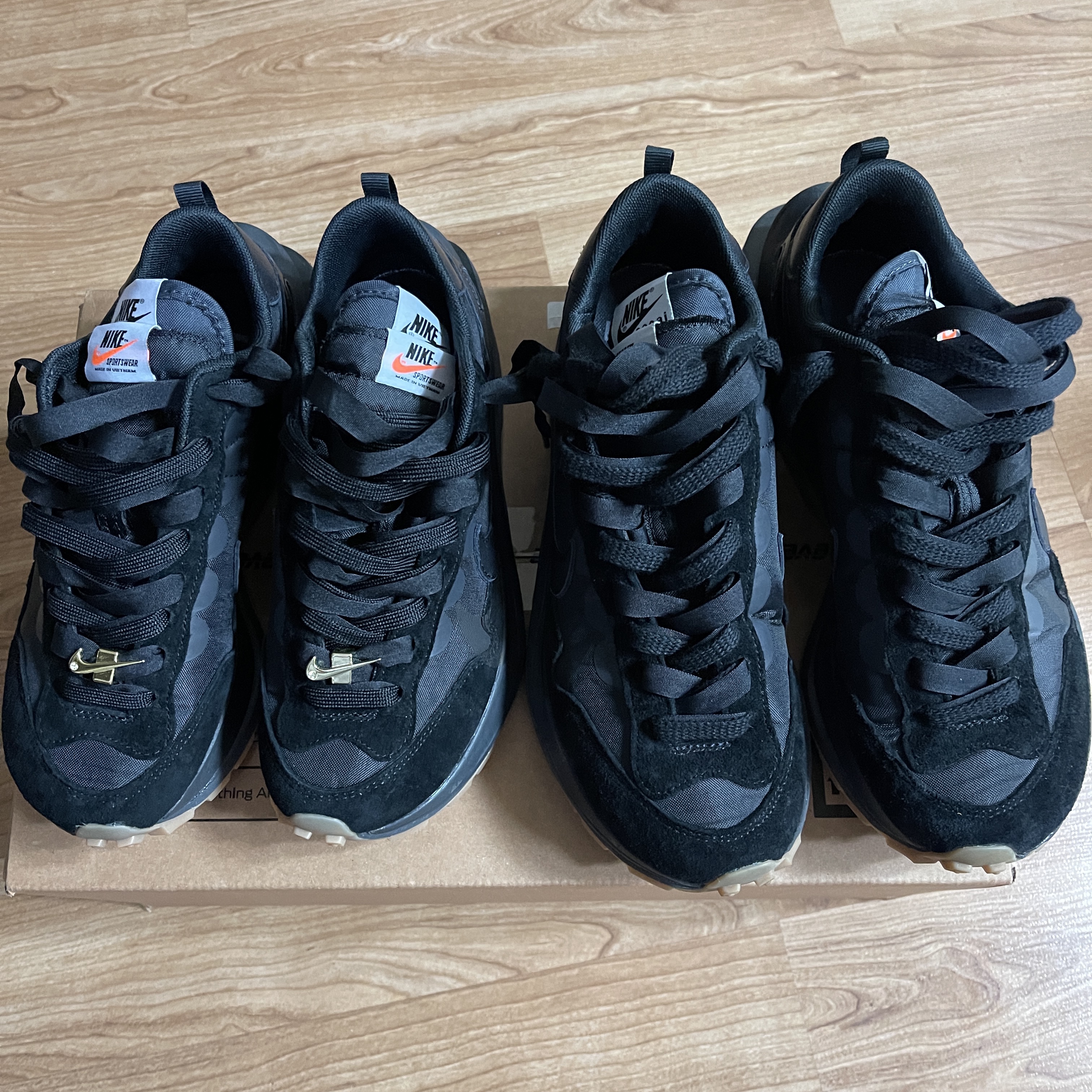 Nike x Sacai VaporWaffle Black and Gum 착용 스타일 - 1