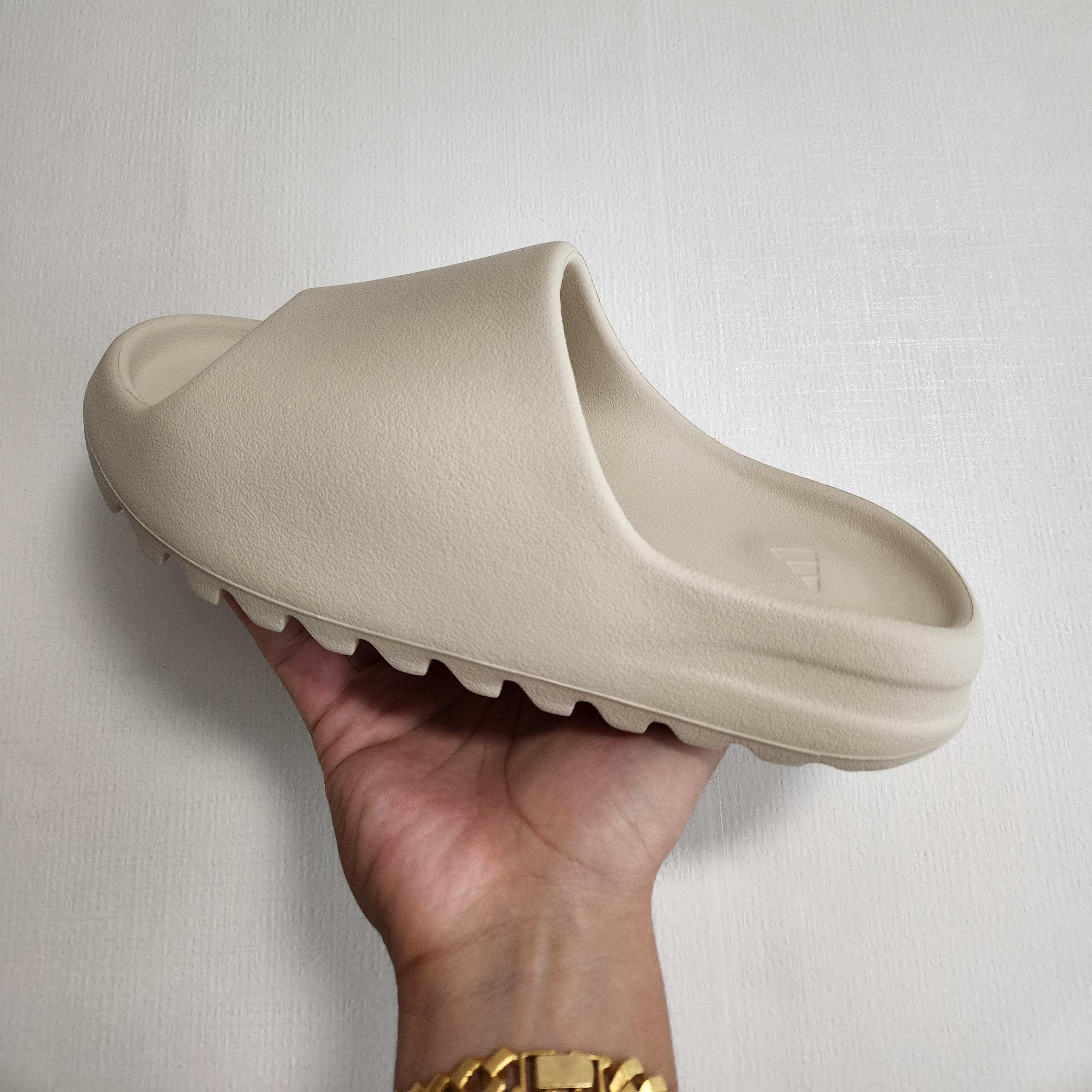 Adidas Yeezy Slide Bone 2022/2023 착용 스타일