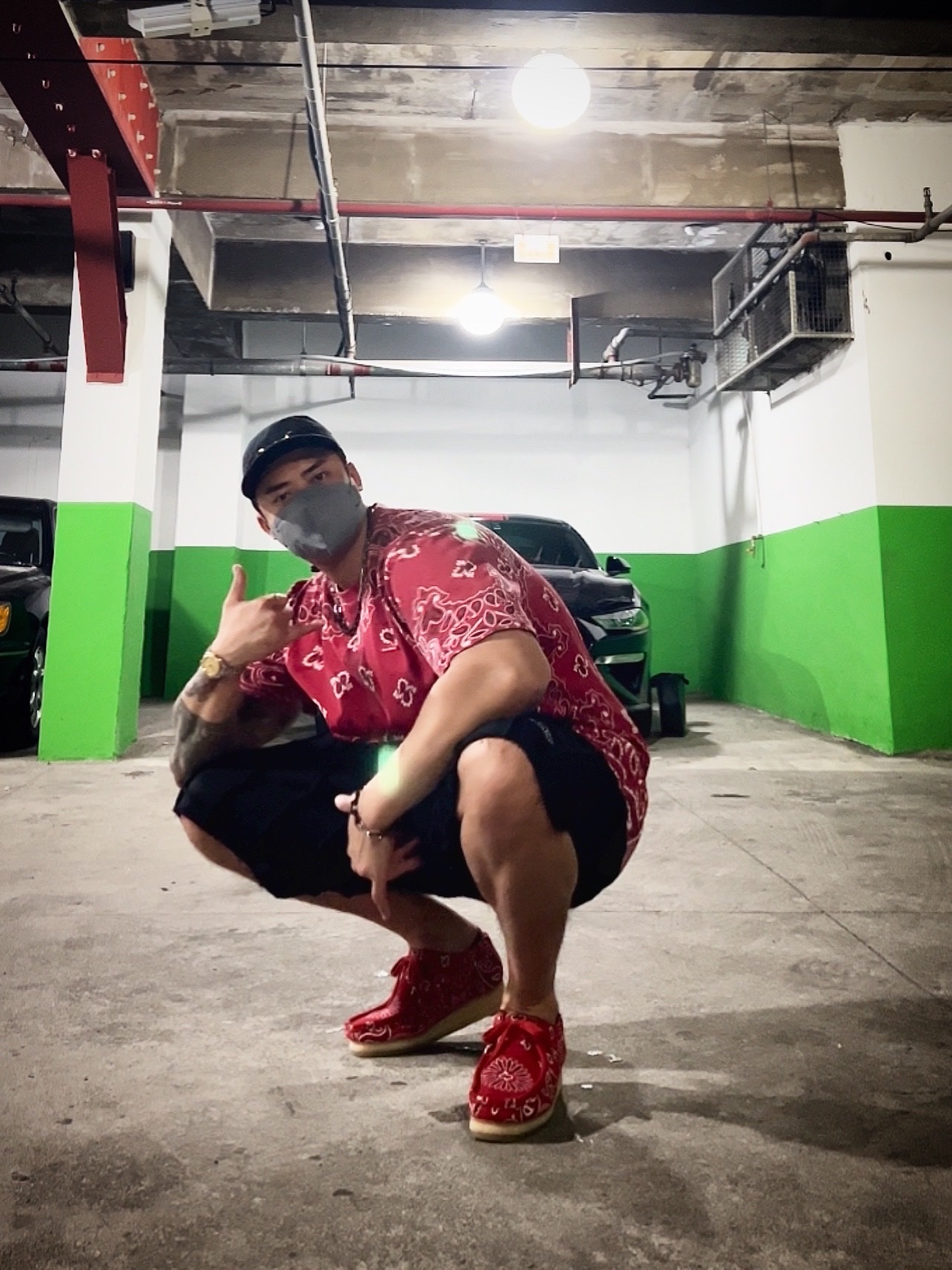 Supreme Small Box T-Shirt Red Bandana - 21SS, Supreme Reverse Patchwork Sweatshorts Black - 22SS 착용 스타일 - 1