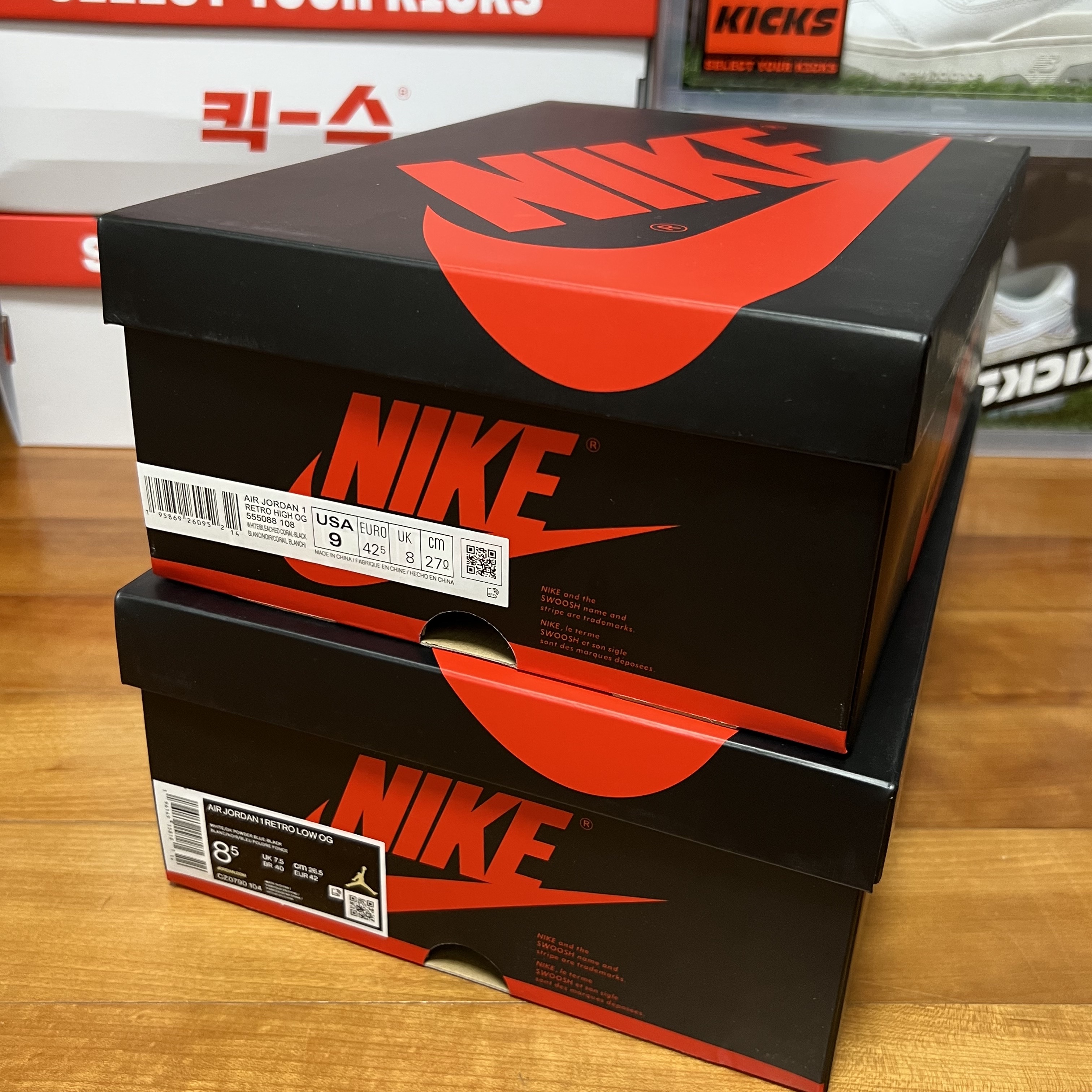 Jordan 1 Retro Low OG Black and Dark Powder Blue 착용 스타일 - 3