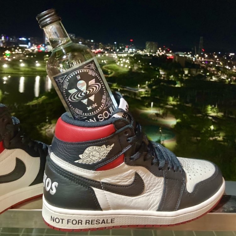 Jordan 1 Retro High Not for Resale Varsity Red 착용 스타일 - 2