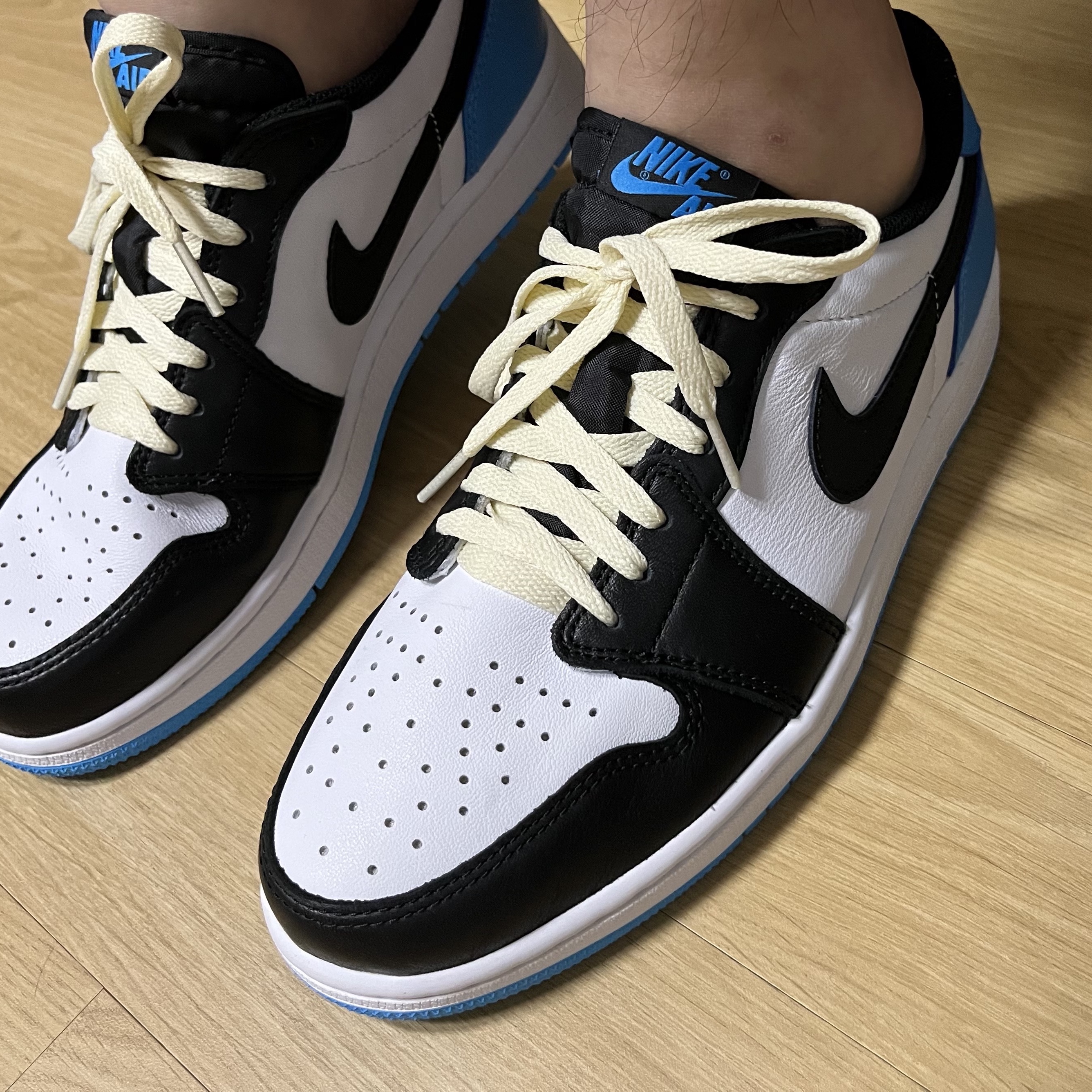 Jordan 1 Retro Low OG Black and Dark Powder Blue 착용 스타일