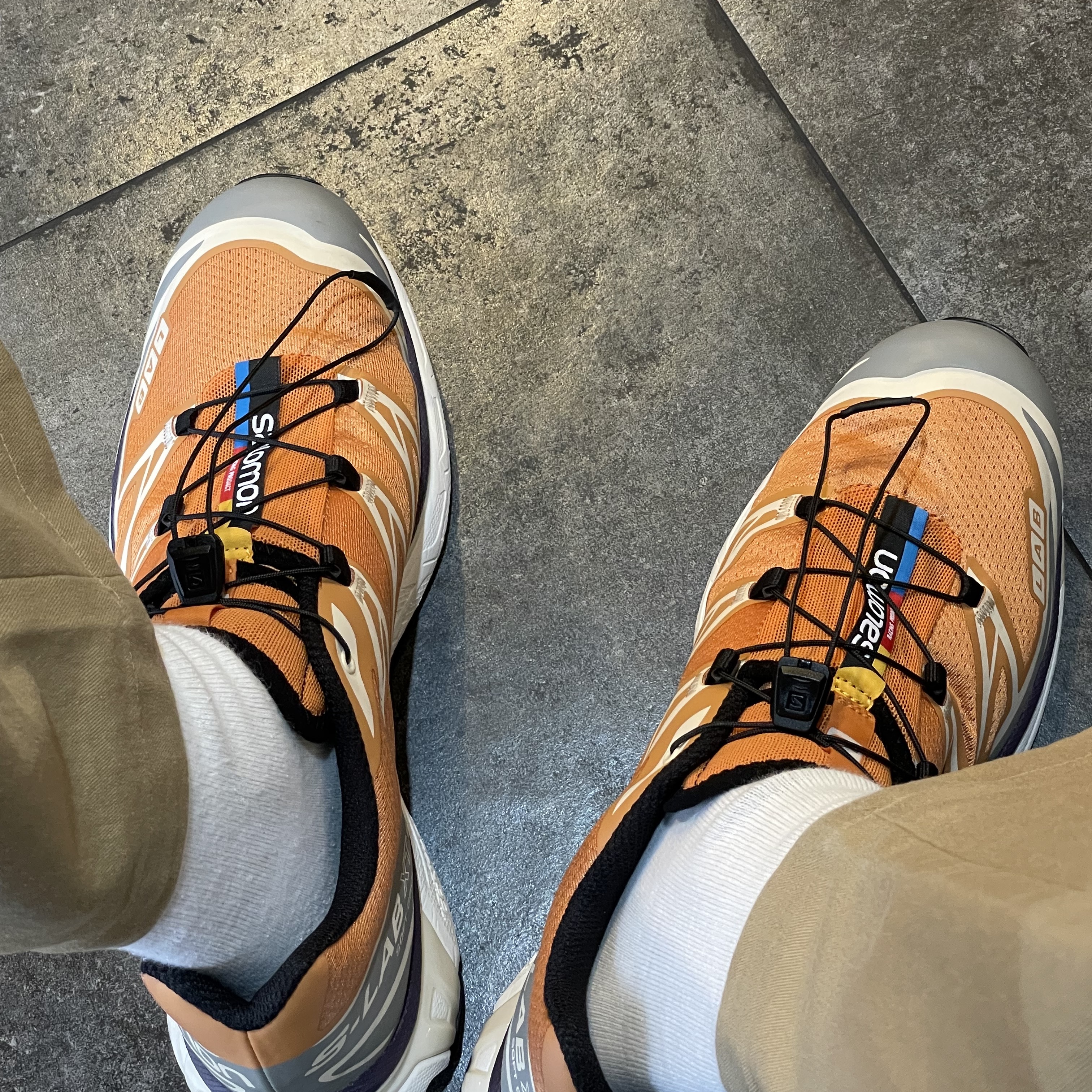 Salomon XT-6 Apricot Buff 착용 스타일