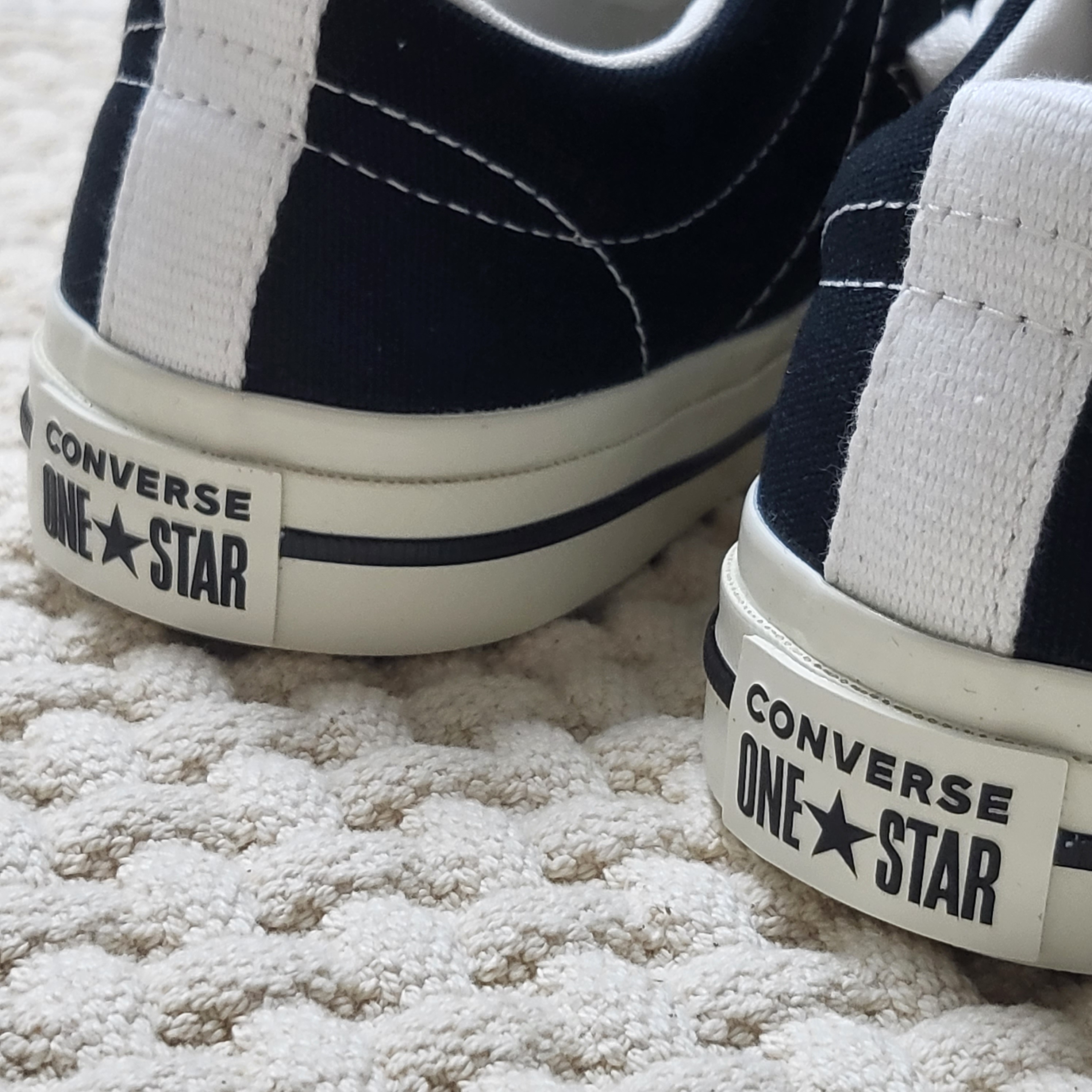 Converse x Play Comme des Garcons One Star Ox Black 착용 스타일 - 3