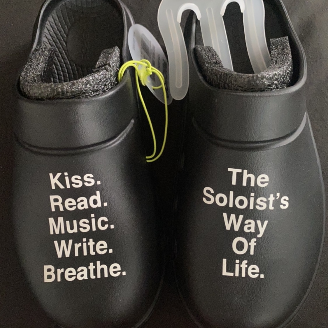 Oofos x Takahiromiyashita The Soloist The Soloist's Way Of Life Clog Black White 착용 스타일