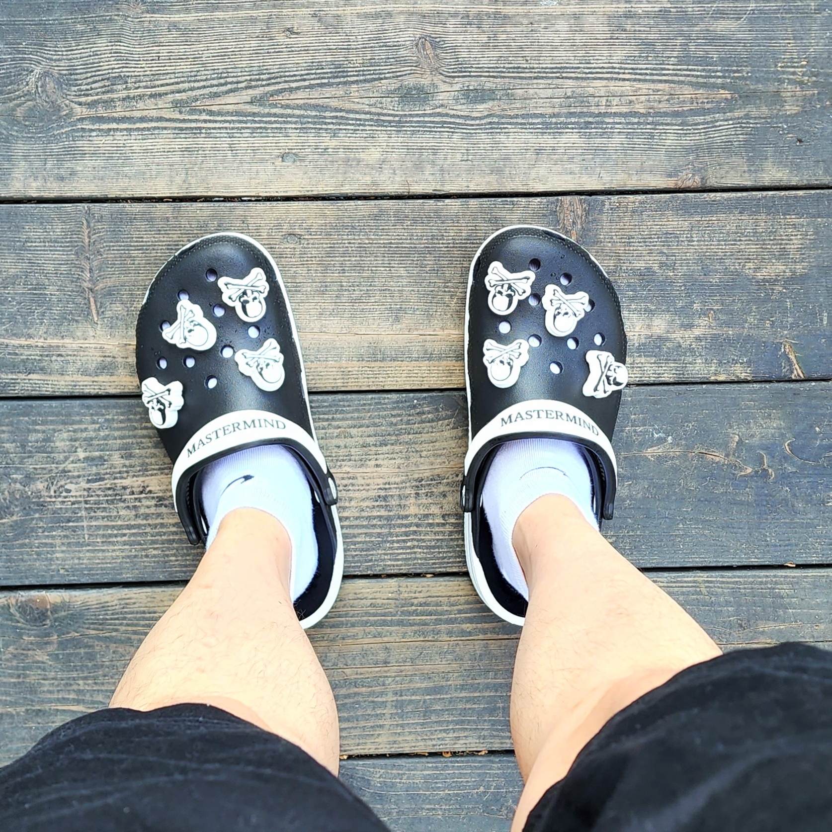 Crocs x Mastermind Classic Clog Black White 착용 스타일