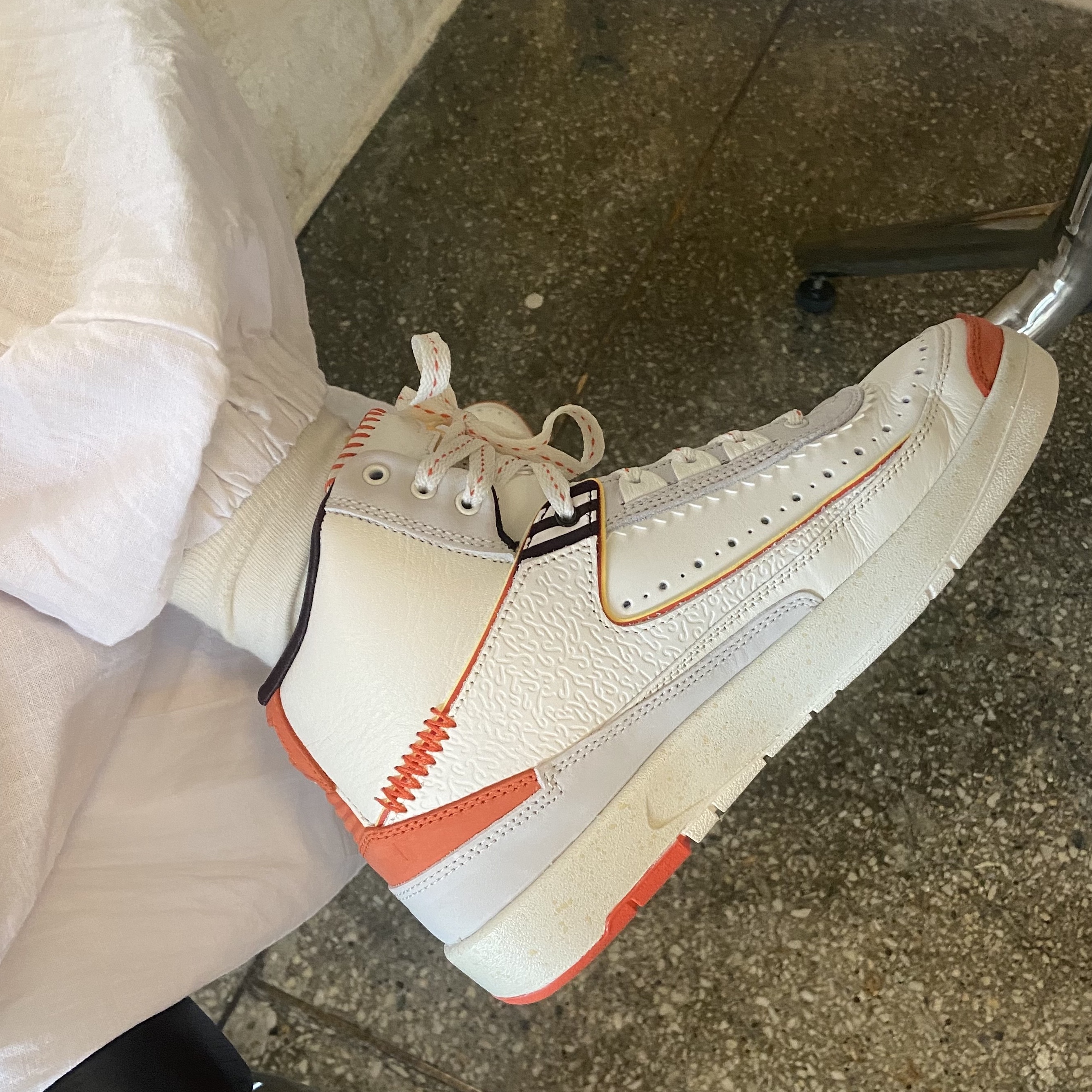 Jordan 2 x Maison Chateau Rouge Retro SP Orange and Sail 착용 스타일 - 4