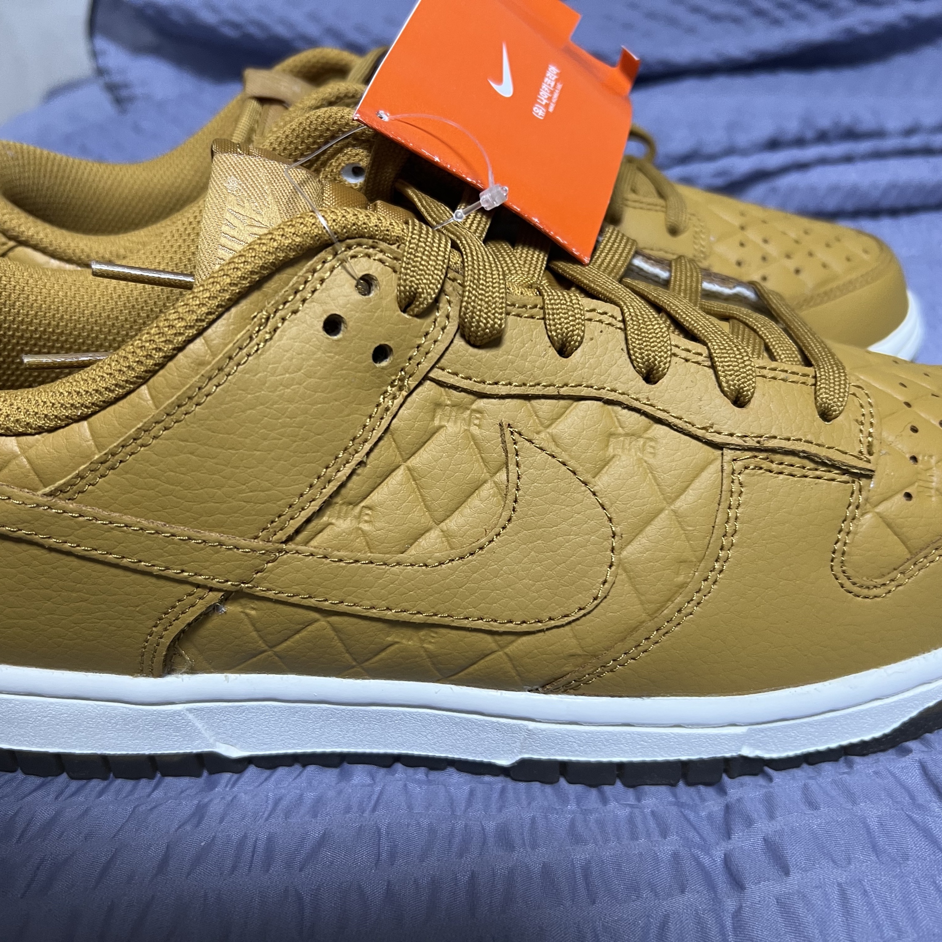 (W) Nike Dunk Low Wheat and Gum Light Brown 착용 스타일 - 2
