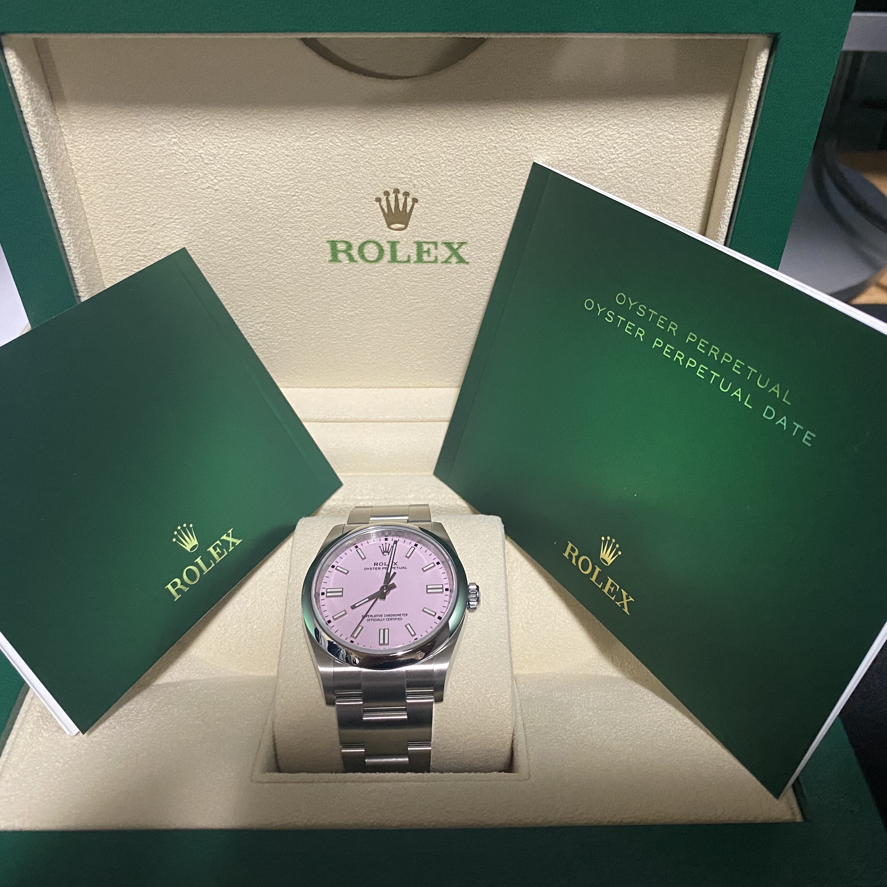 Rolex Oyster Perpetual 36mm 126000 Candy Pink Oyster 착용 스타일
