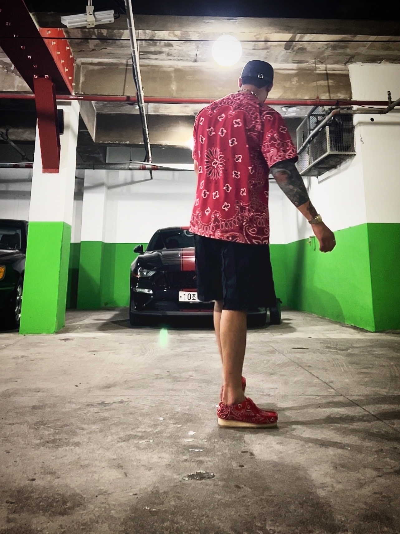 Supreme Small Box T-Shirt Red Bandana - 21SS, Supreme Reverse Patchwork Sweatshorts Black - 22SS 착용 스타일 - 1