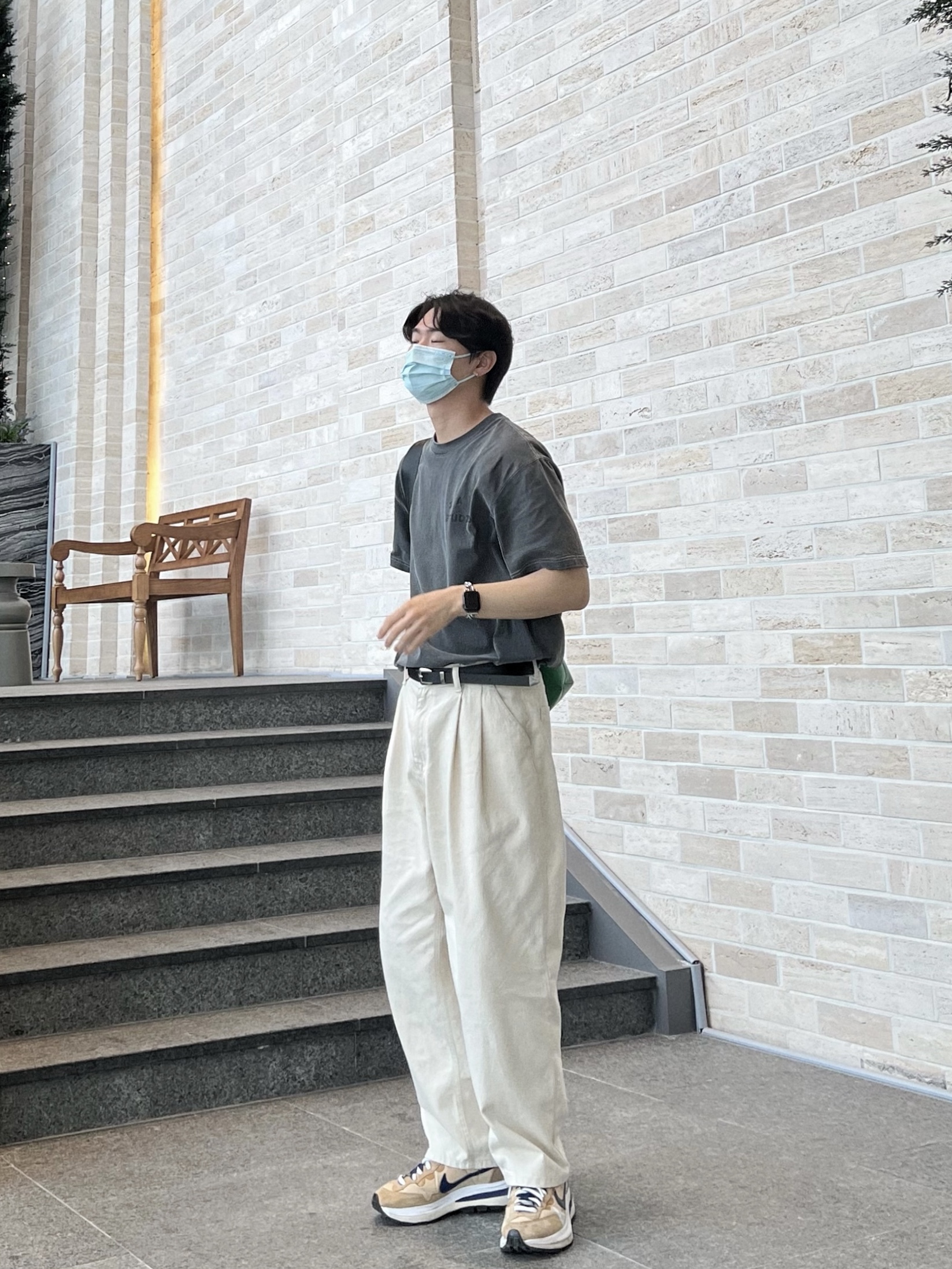 Nike x Sacai VaporWaffle Sesame and Blue Void, IAB Studio Pigment T-Shirt Black 착용 스타일