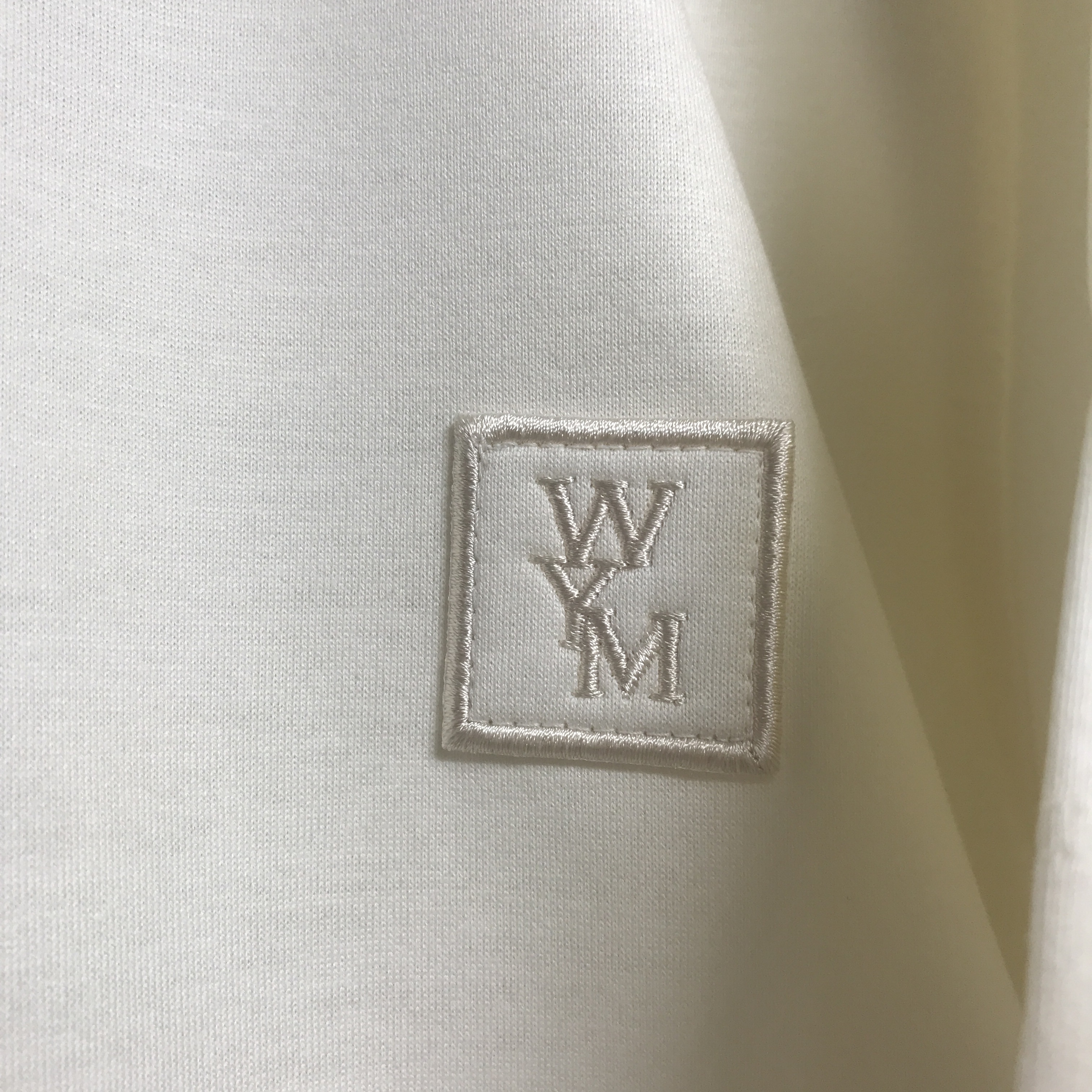 Wooyoungmi Fuzzy Back Logo T-Shirt Ivory - 22FW 착용 스타일 - 4