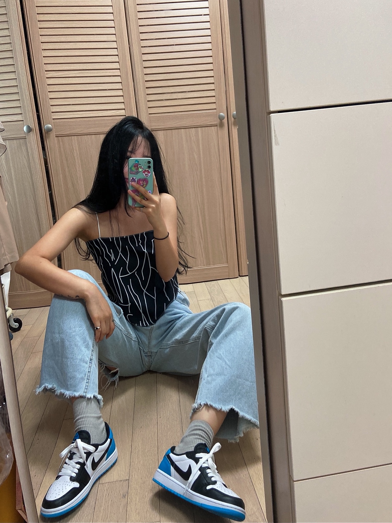 Jordan 1 Retro Low OG Black and Dark Powder Blue, (W) Jordan 1 Retro Low OG Black and Dark Powder Blue 착용 스타일 - 1