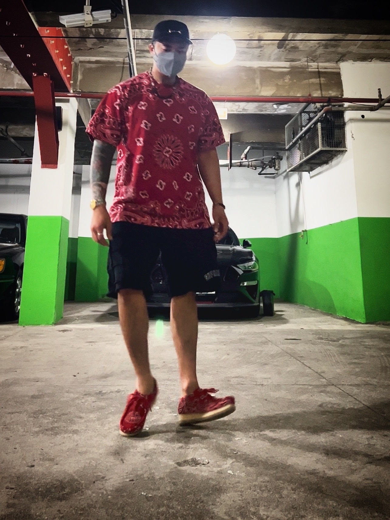 Supreme Small Box T-Shirt Red Bandana - 21SS, Supreme Reverse Patchwork Sweatshorts Black - 22SS 착용 스타일 - 3