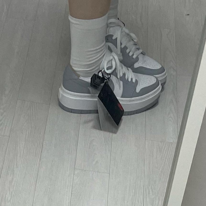 (W) Jordan 1 Elevate Low White and Wolf Grey 착용 스타일 - 2
