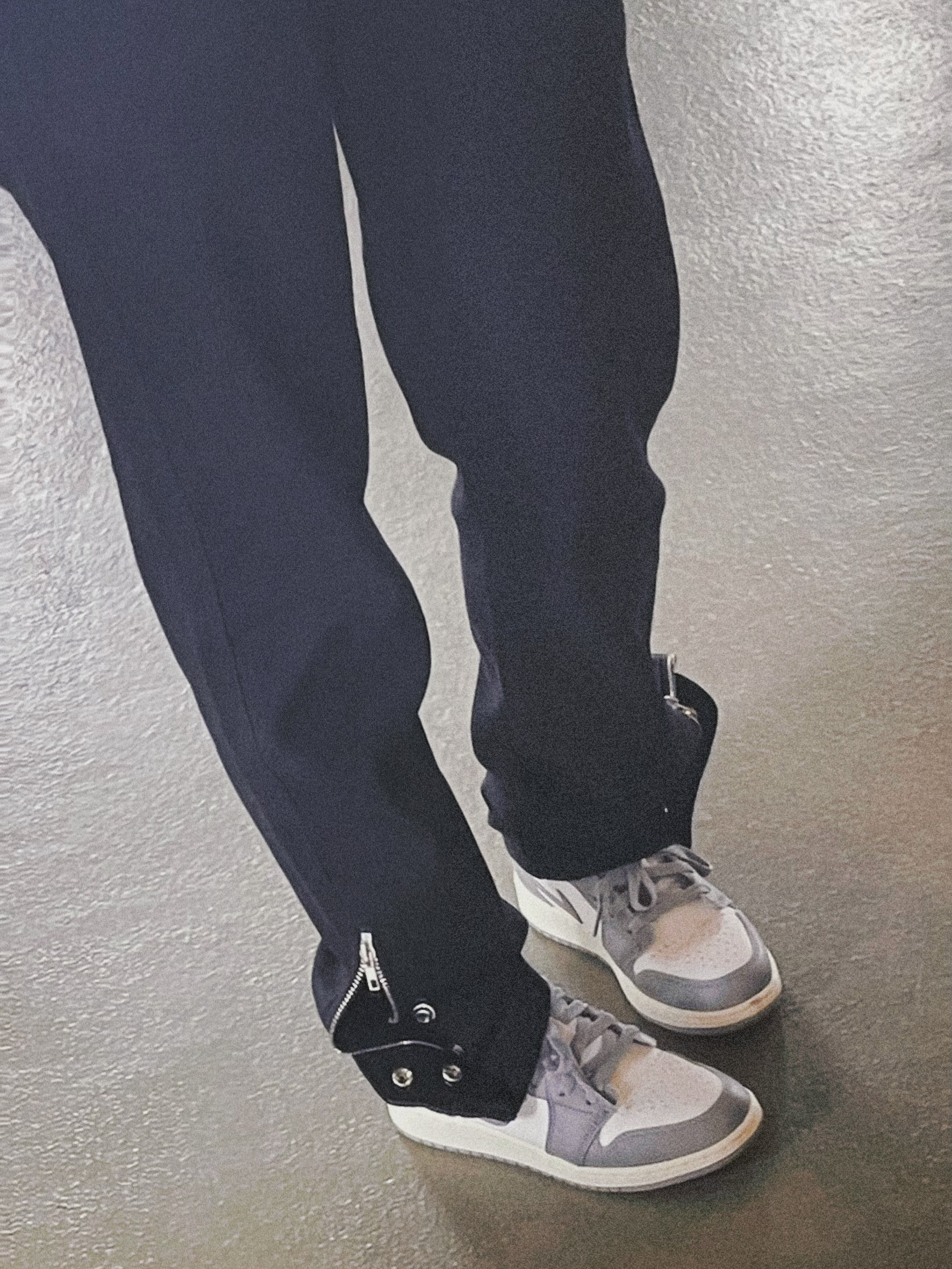 (GS) Jordan 1 Low Stealth and White 착용 스타일 - 1