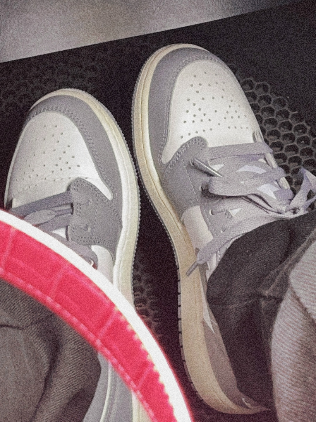(GS) Jordan 1 Low Stealth and White 착용 스타일 - 2