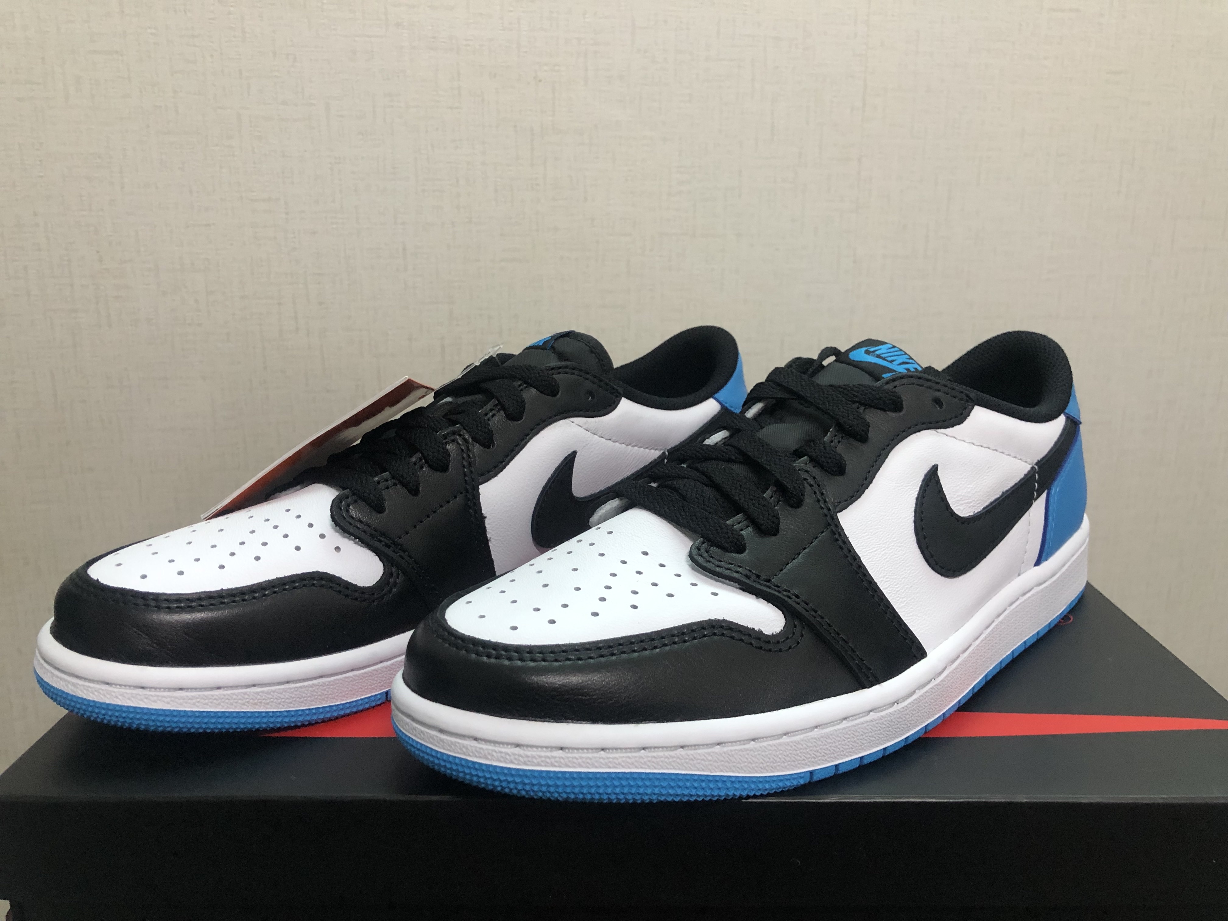 Jordan 1 Retro Low OG Black and Dark Powder Blue 착용 스타일