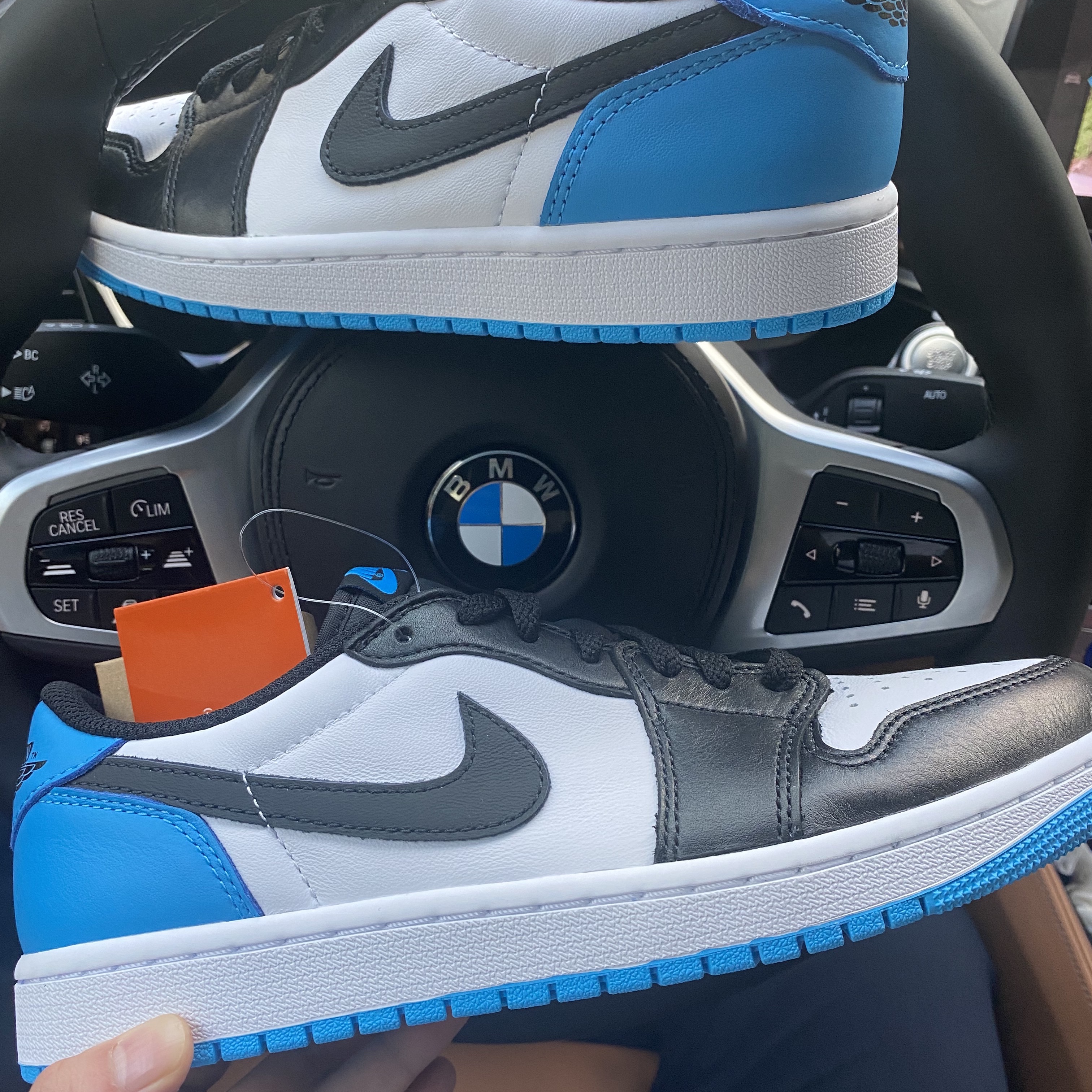 Jordan 1 Retro Low OG Black and Dark Powder Blue 착용 스타일