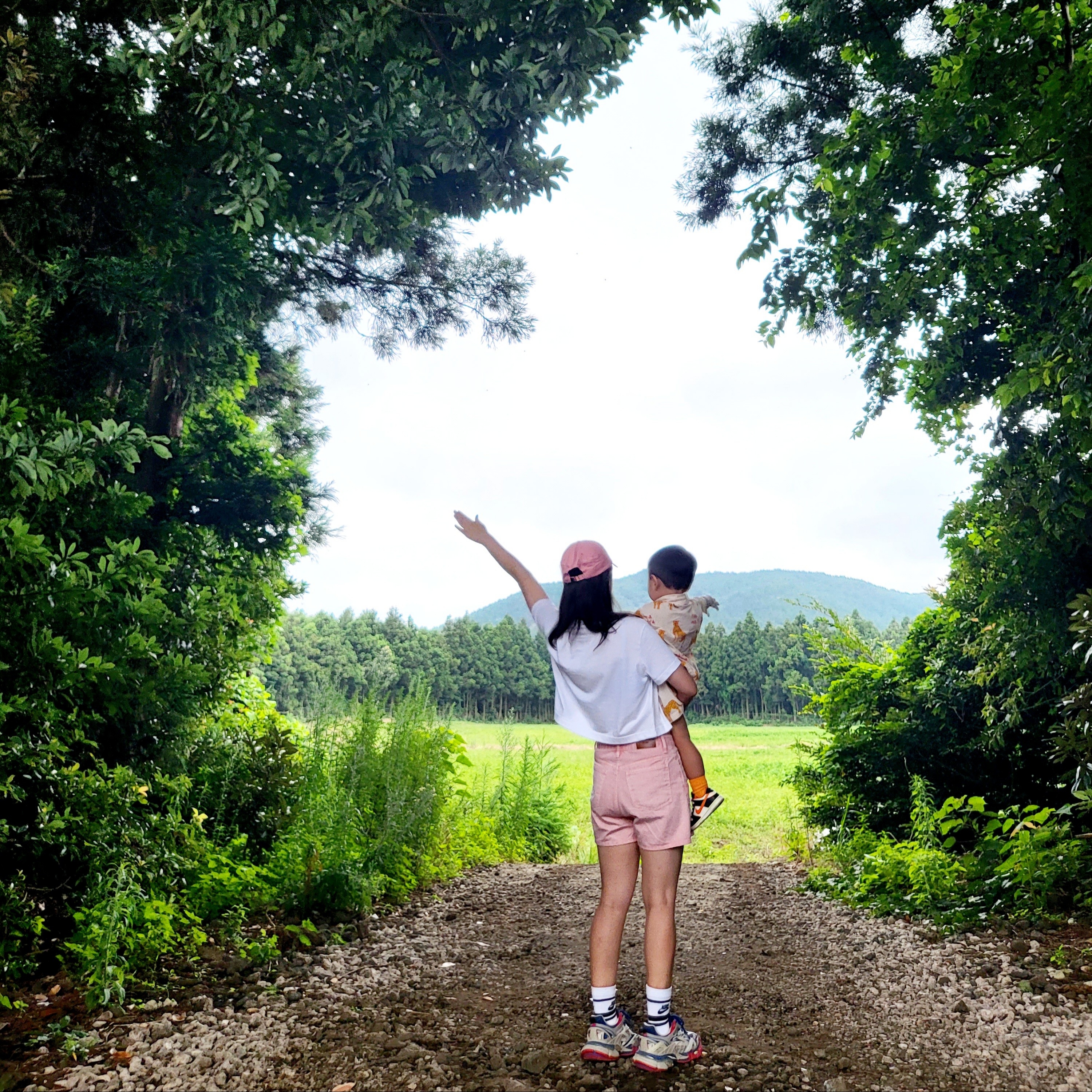 (W) Balenciaga Track.2 Sneakers Blue Red 2019, (TD) Nike Dunk Low PRM Halloween 착용 스타일 - 3