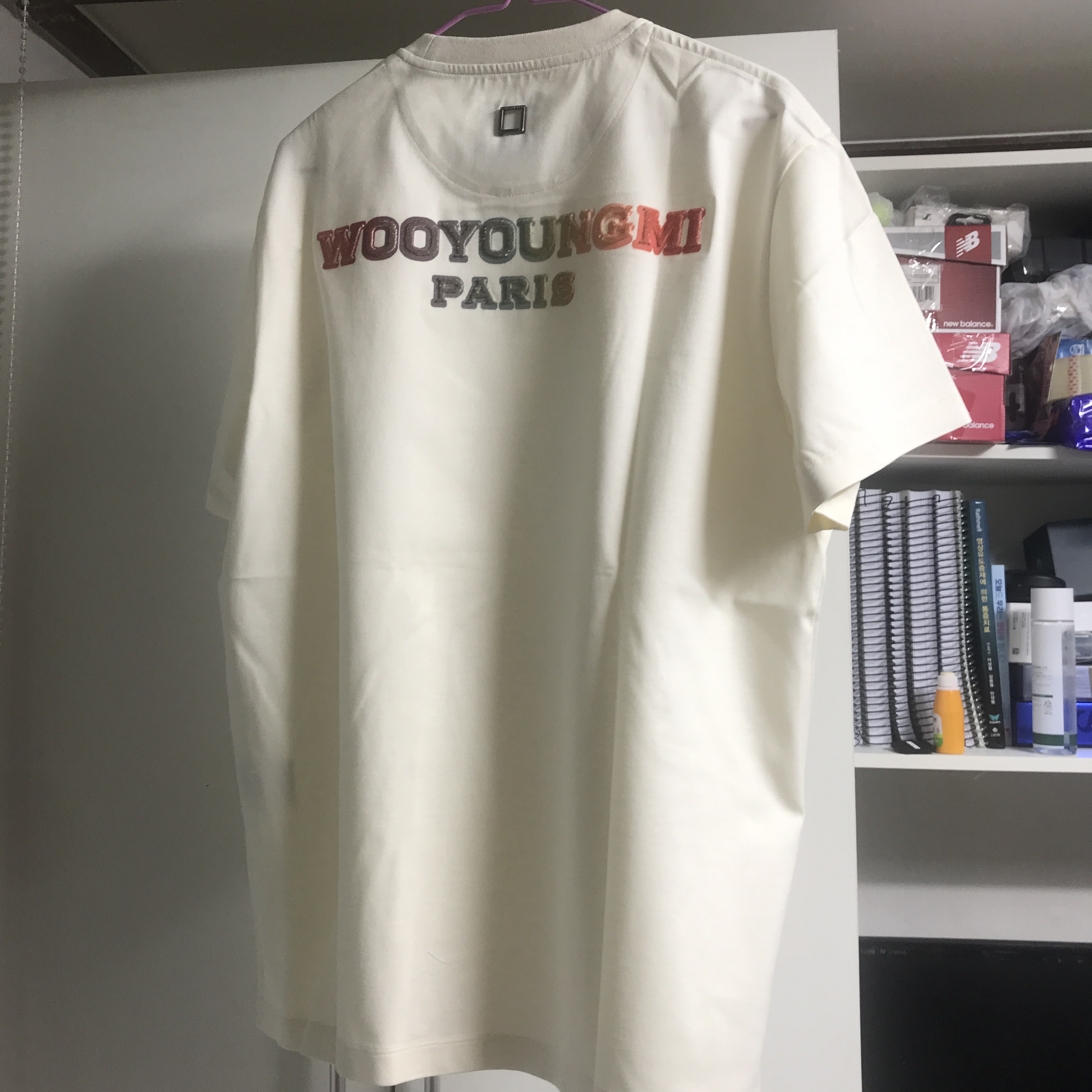 Wooyoungmi Fuzzy Back Logo T-Shirt Ivory - 22FW 착용 스타일 - 3