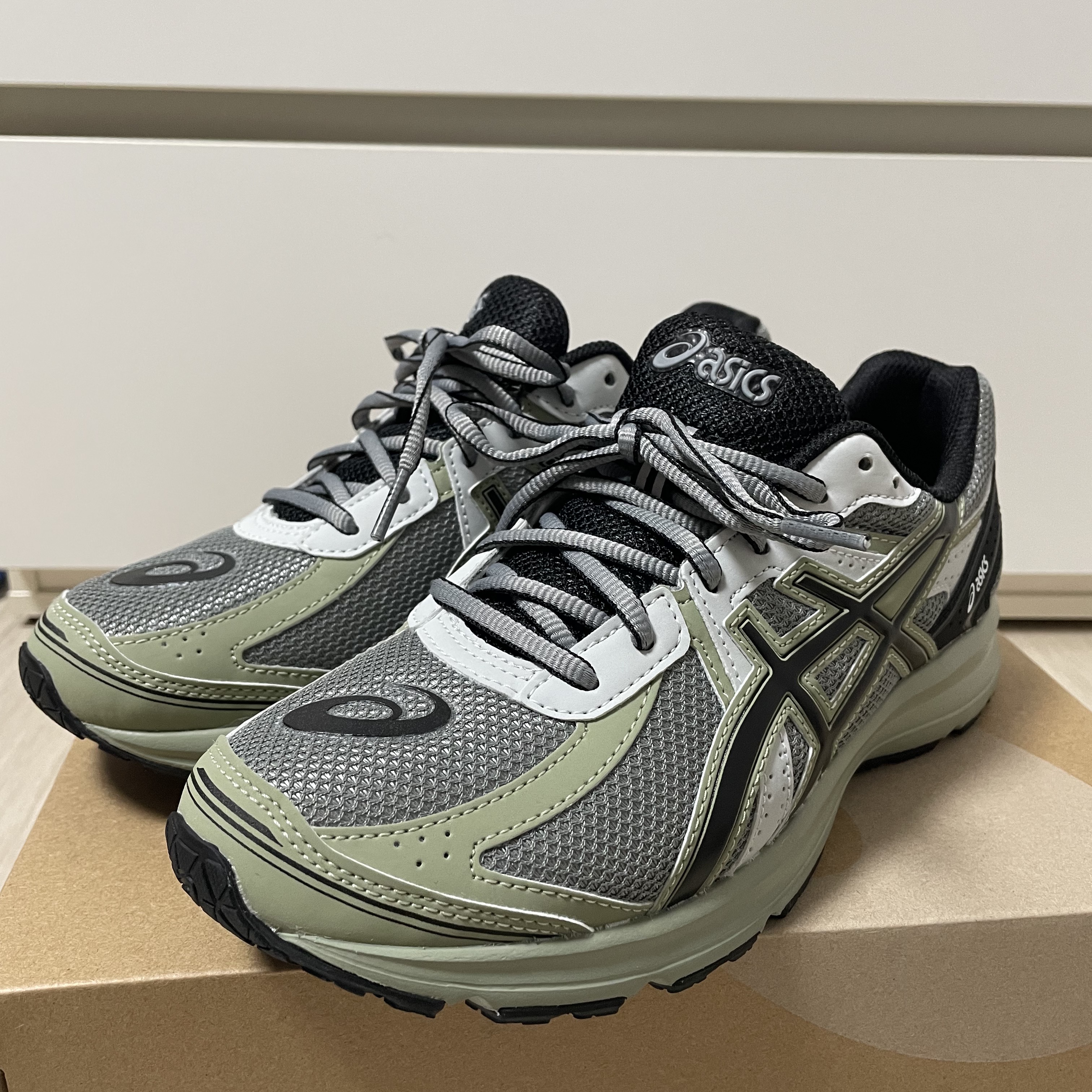 Asics Jog 100 S Sheet Rock - 2E Wide 착용 스타일