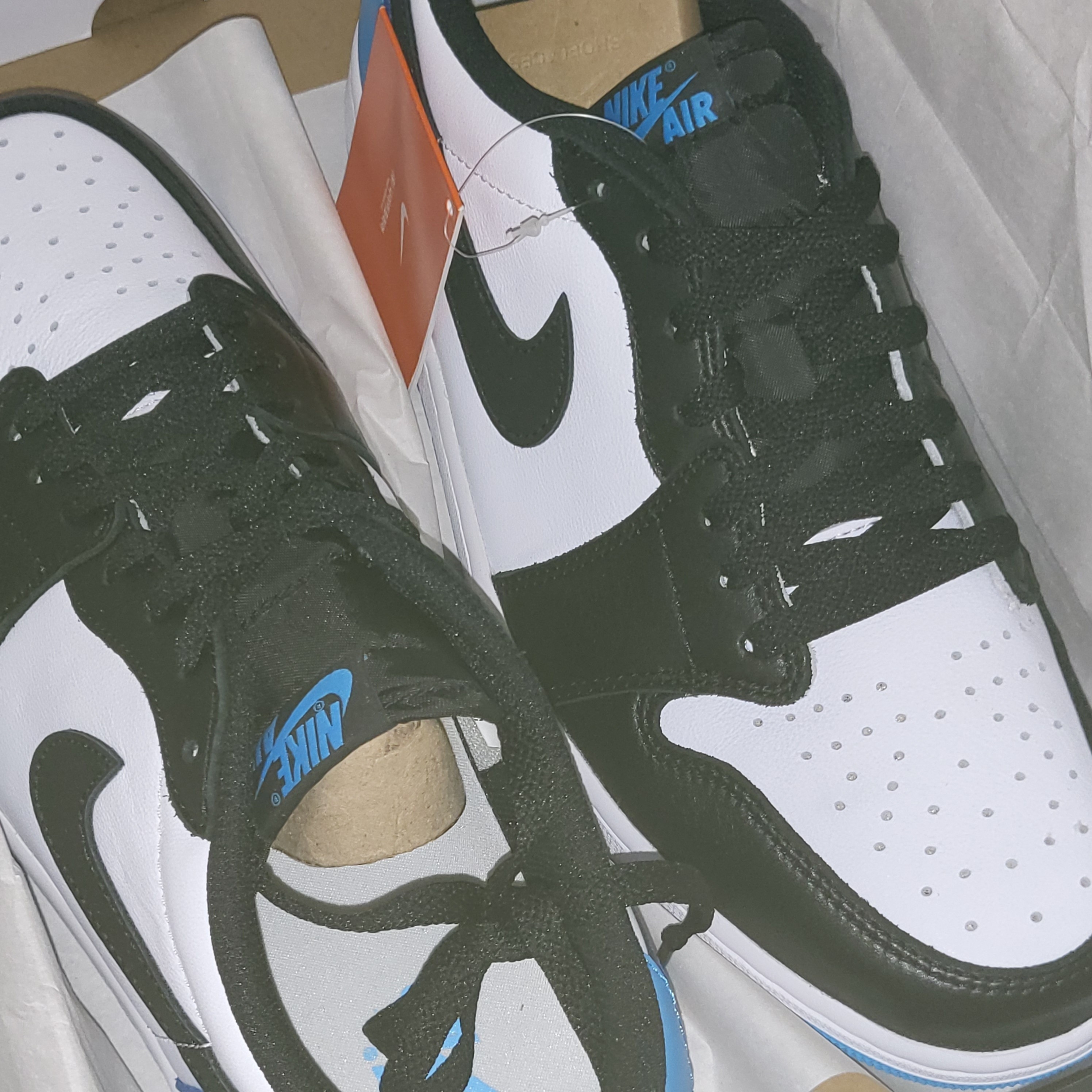 Jordan 1 Retro Low OG Black and Dark Powder Blue 착용 스타일