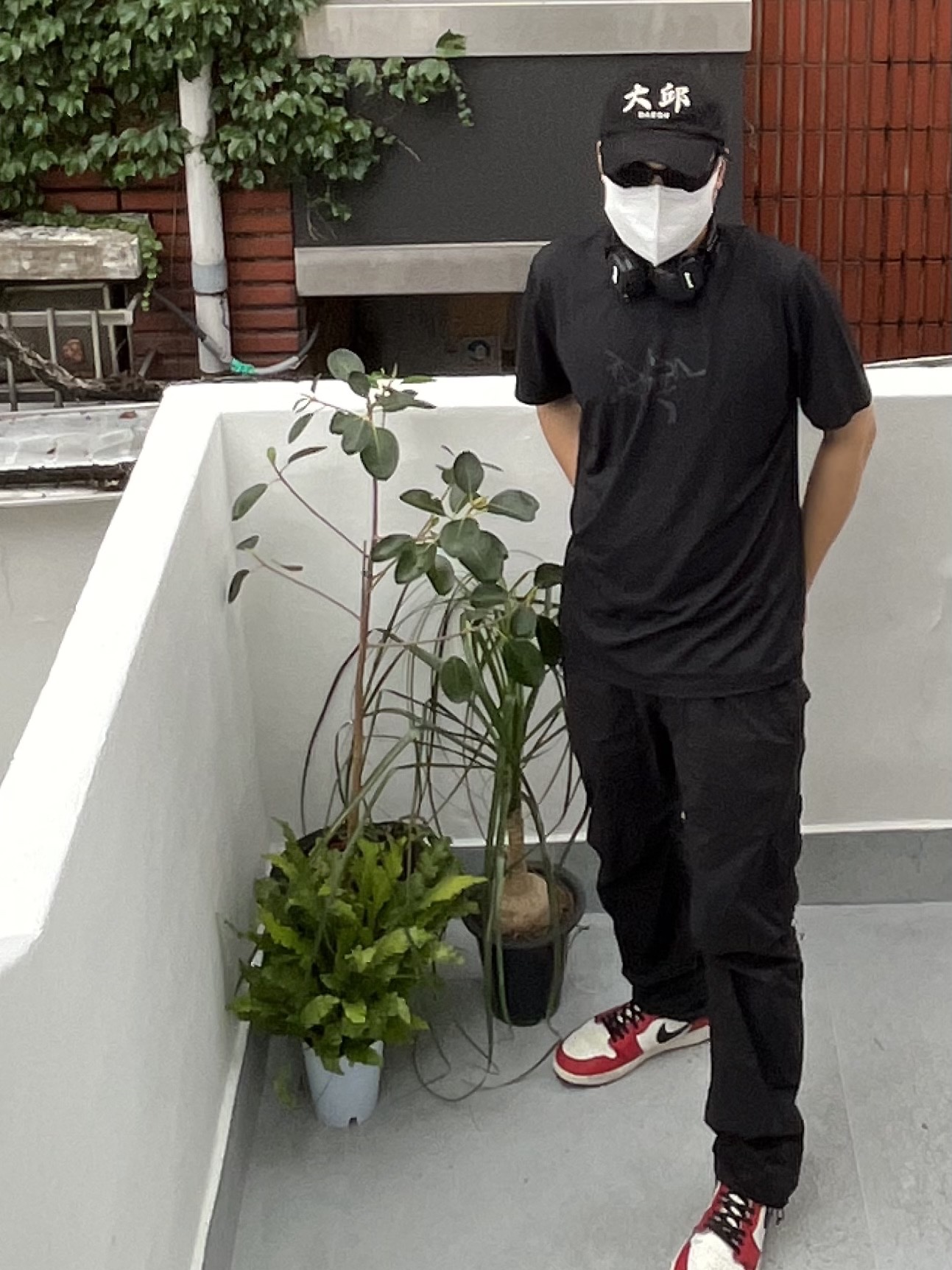 Darkr8m Studio x Eplc Daegu Silver Logo Cap, Jordan 1 Retro High OG Defiant SB LA to Chicago 착용 스타일