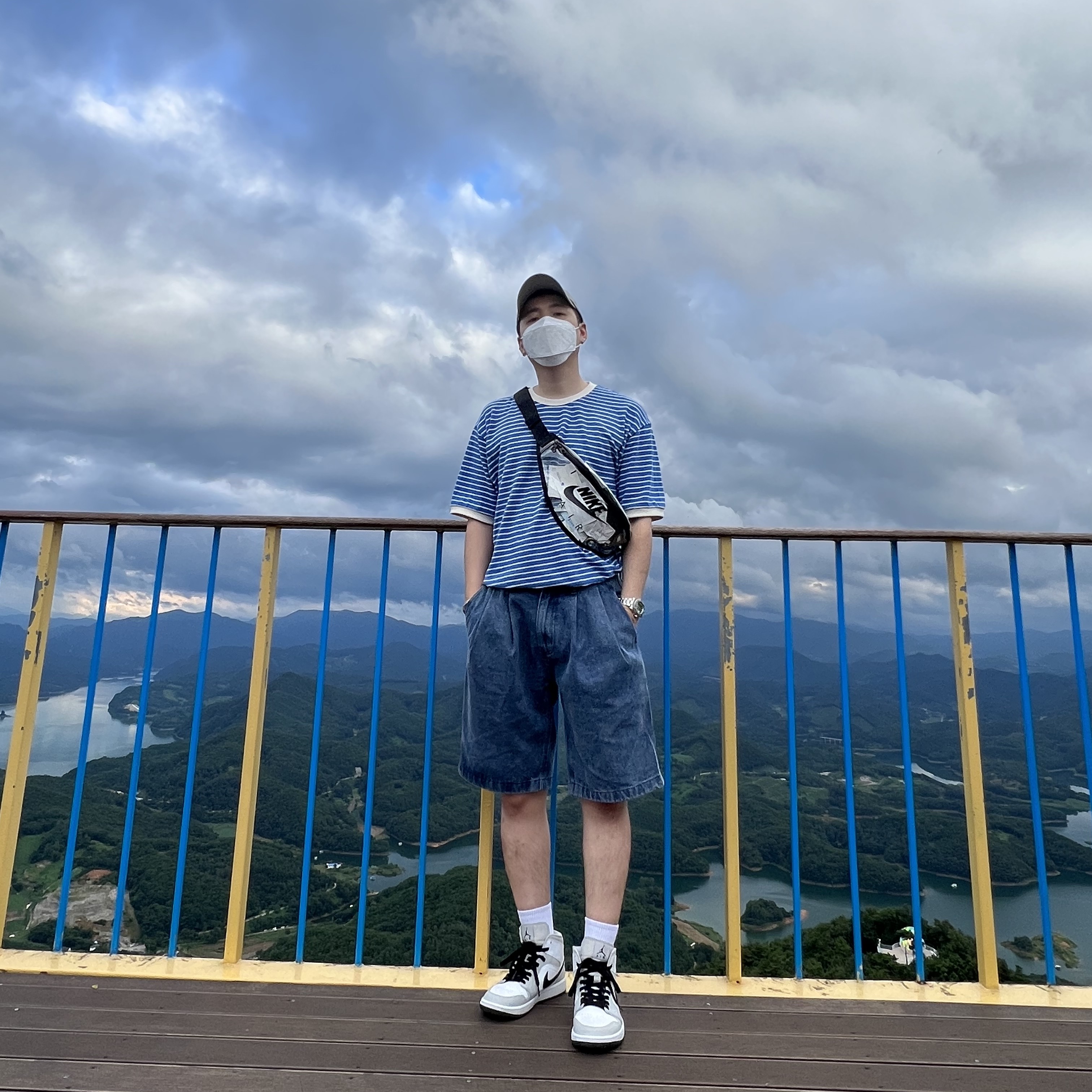 Jordan 1 Mid Light Smoke Grey 착용 스타일 - 2