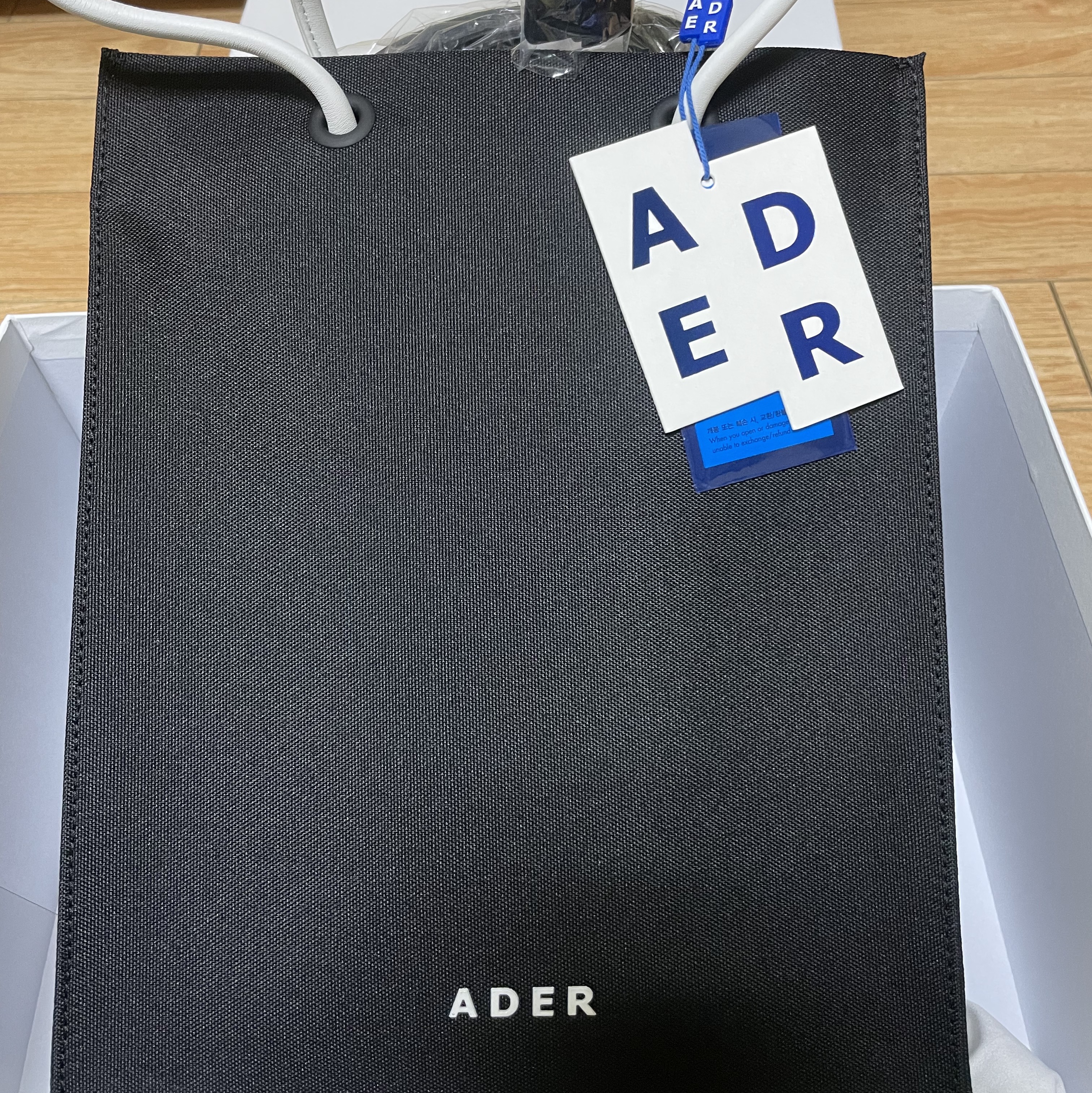 Ader Error Shopper Bag Noir 착용 스타일 - 2
