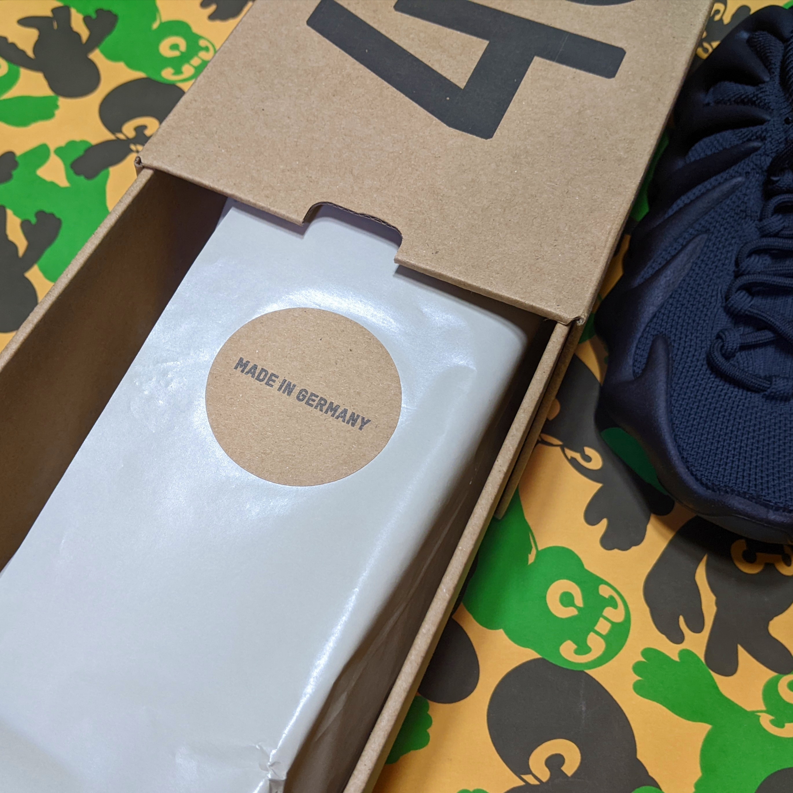 Adidas Yeezy 450 Utility Black 착용 스타일 - 4