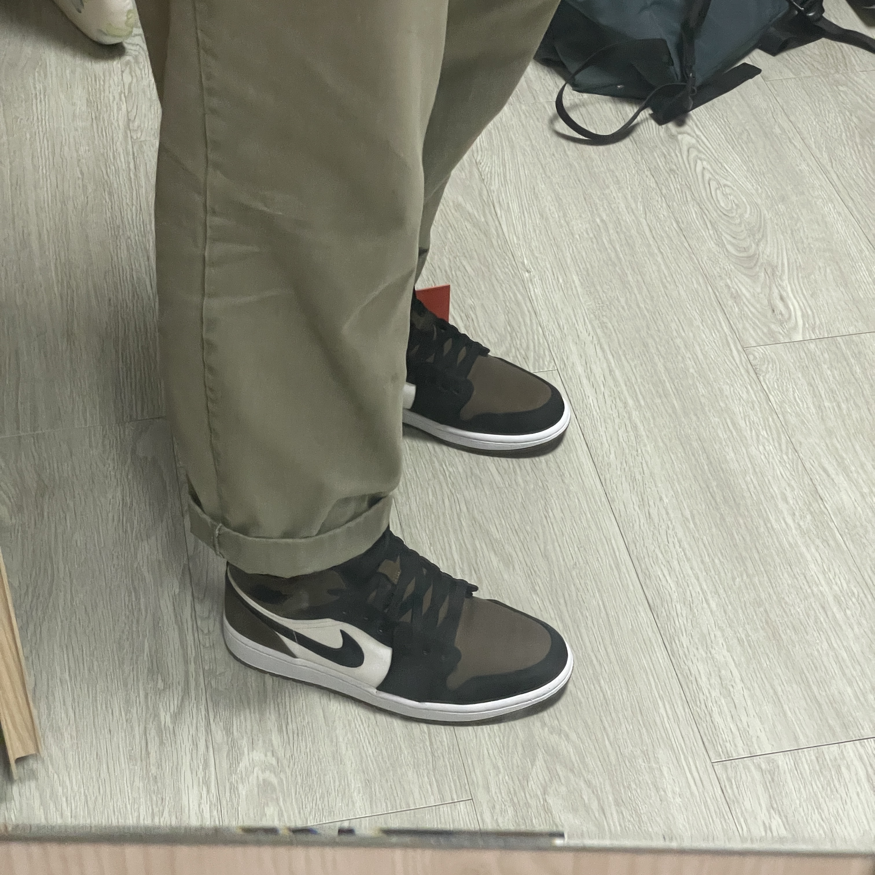(W) Jordan 1 Mid SE Light Olive Black 착용 스타일