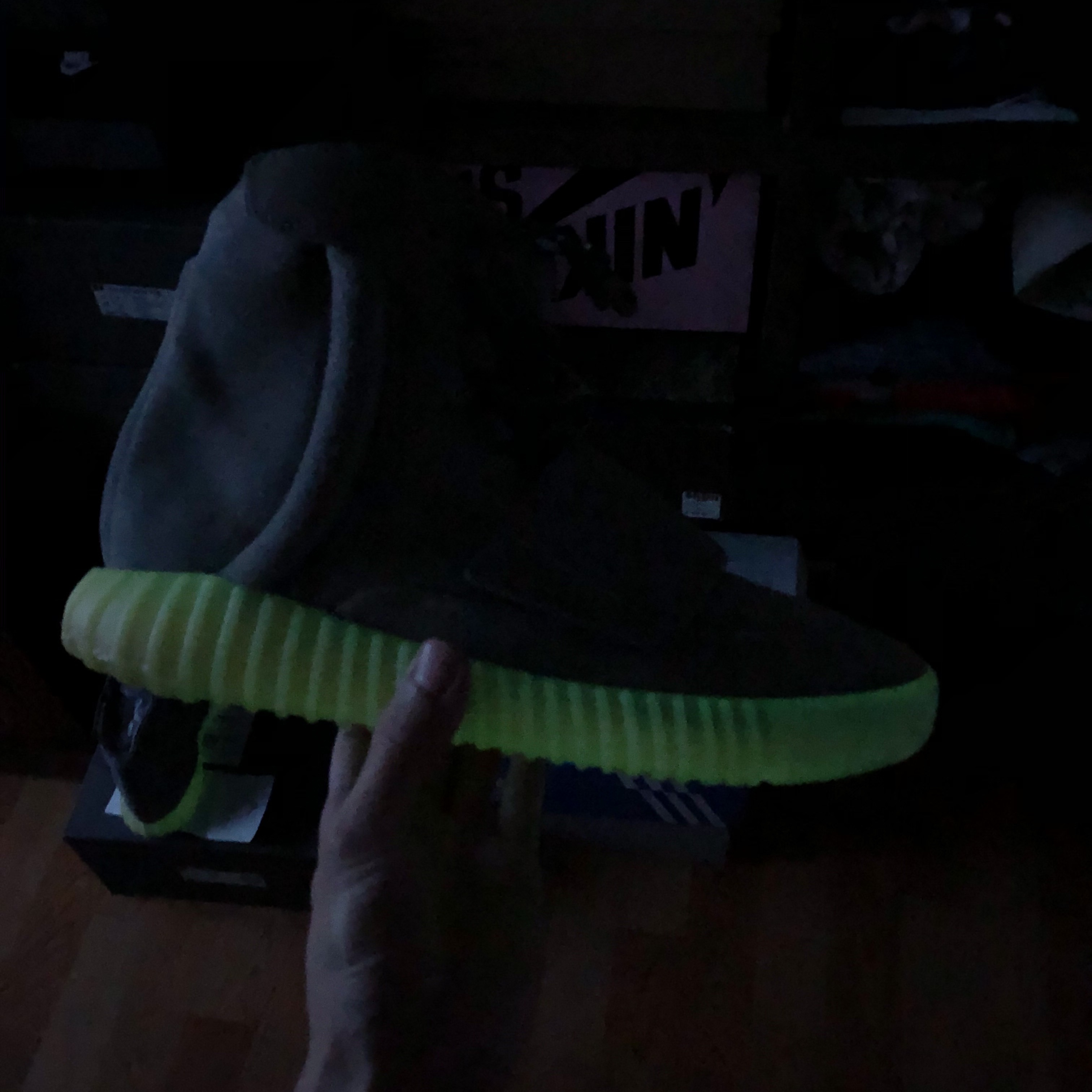 Adidas Yeezy Boost 750 Light Brown Gum (Chocolate), Adidas Yeezy Boost 750 Light Grey Glow In the Dark 착용 스타일 - 5