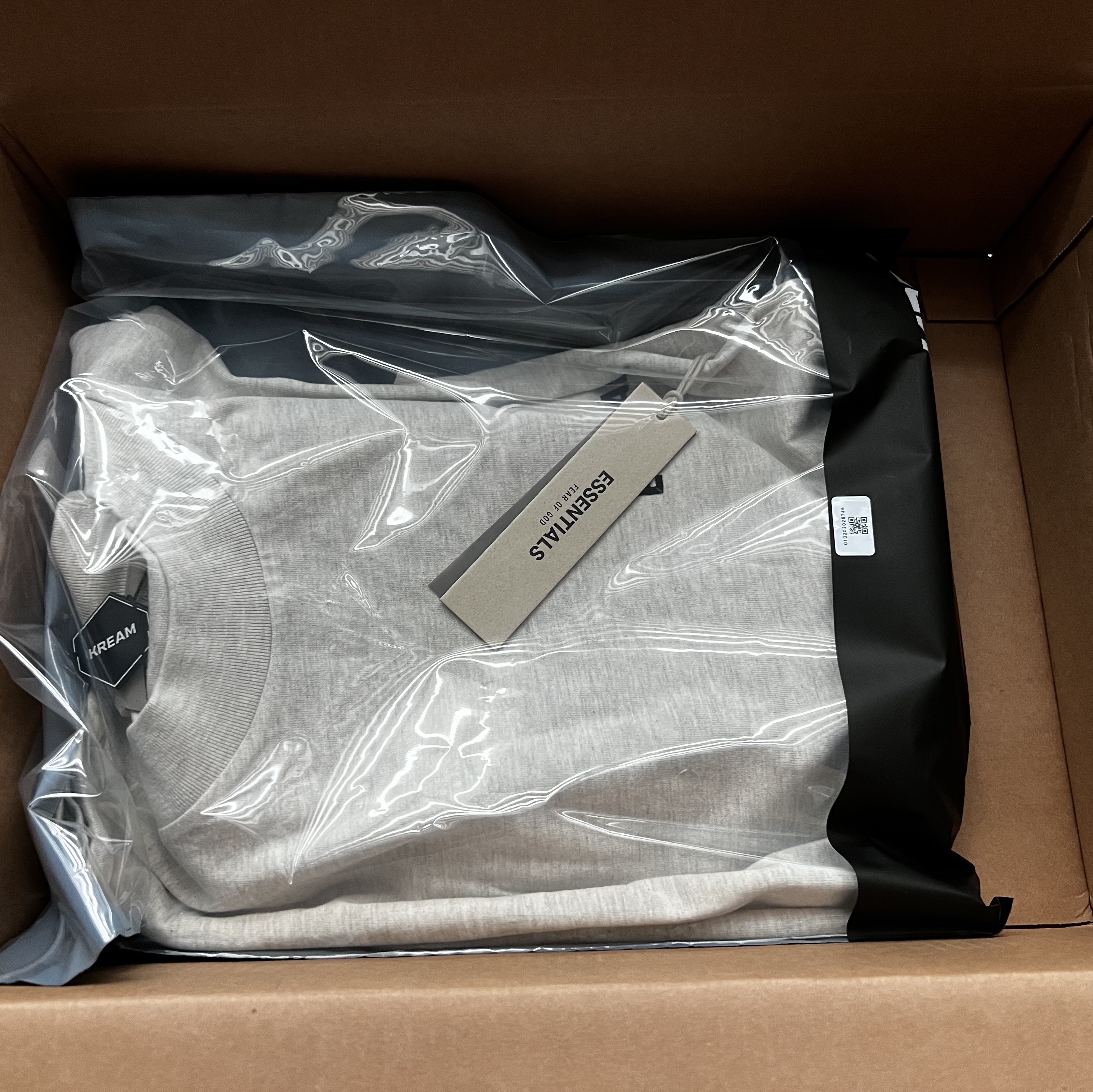 Essentials The Core Collection T-Shirt Light Oatmeal 착용 스타일 - 1