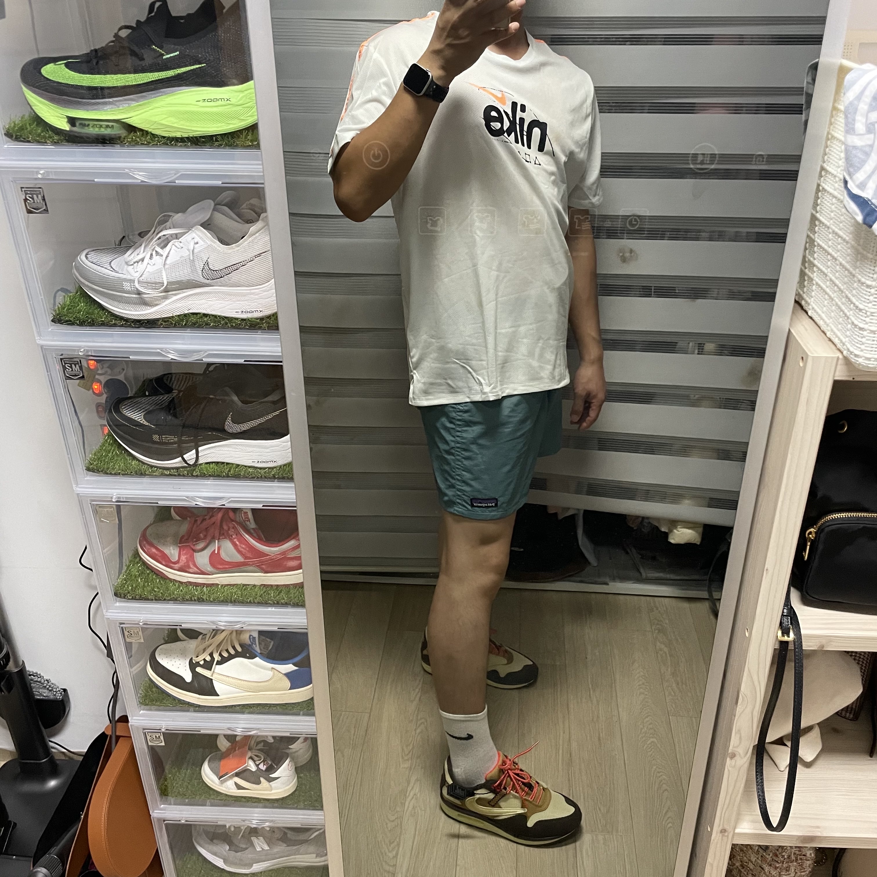 Nike x Travis Scott Air Max 1 Cact.us Brown, New Balance 992 Made in USA Grey - D Standard 착용 스타일 - 1