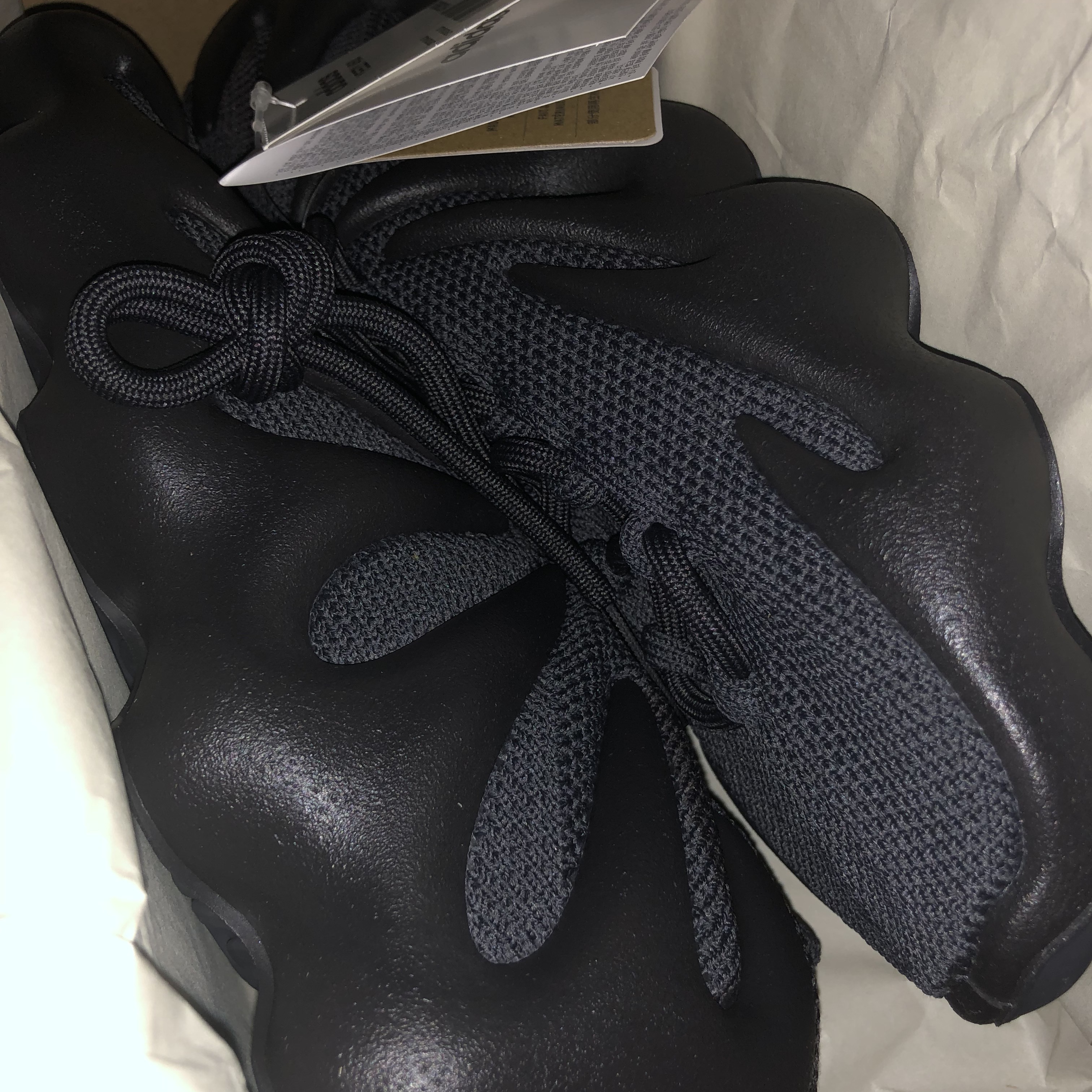 Adidas Yeezy 450 Utility Black 착용 스타일 - 2