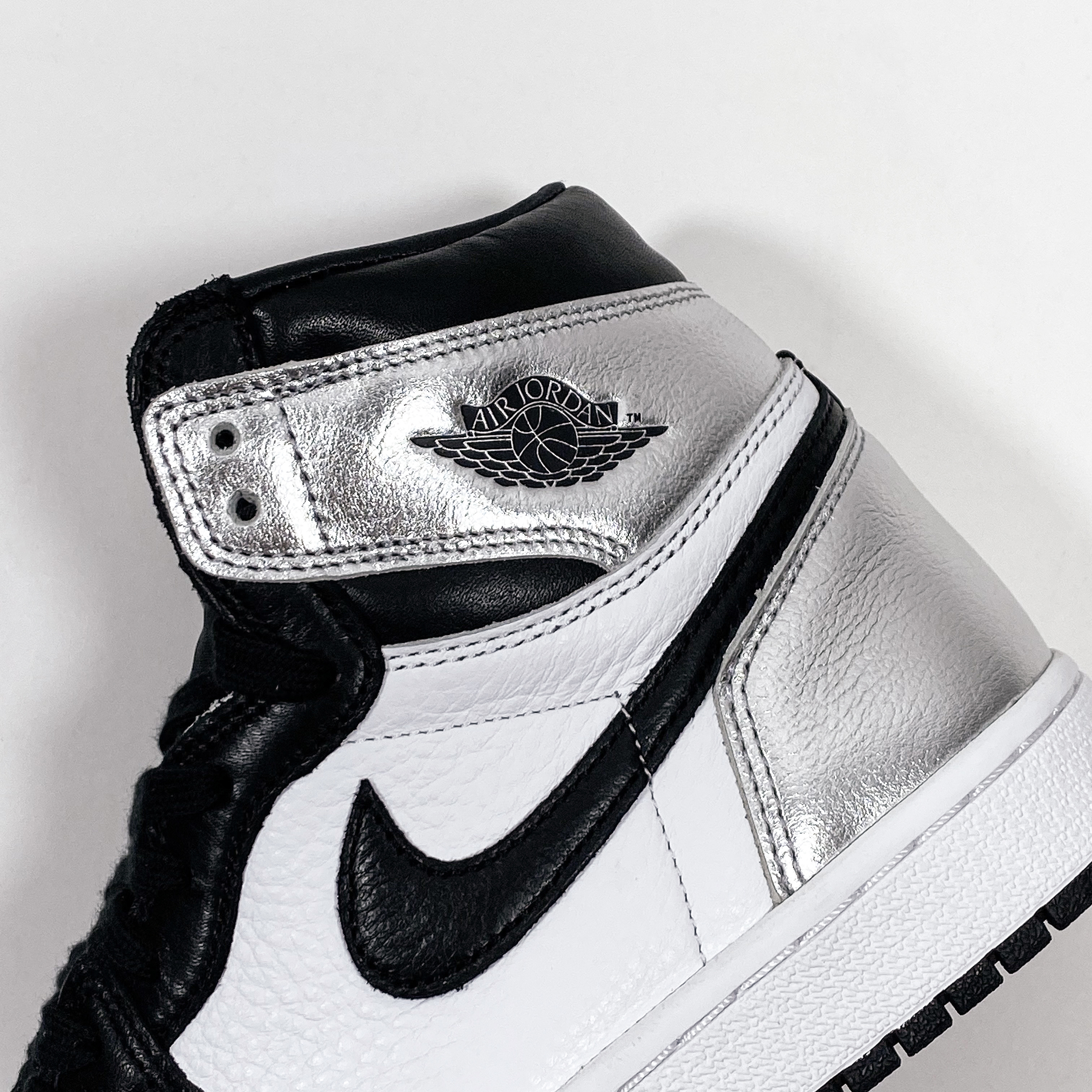 (W) Jordan 1 Retro High OG Silver Toe 착용 스타일 - 1
