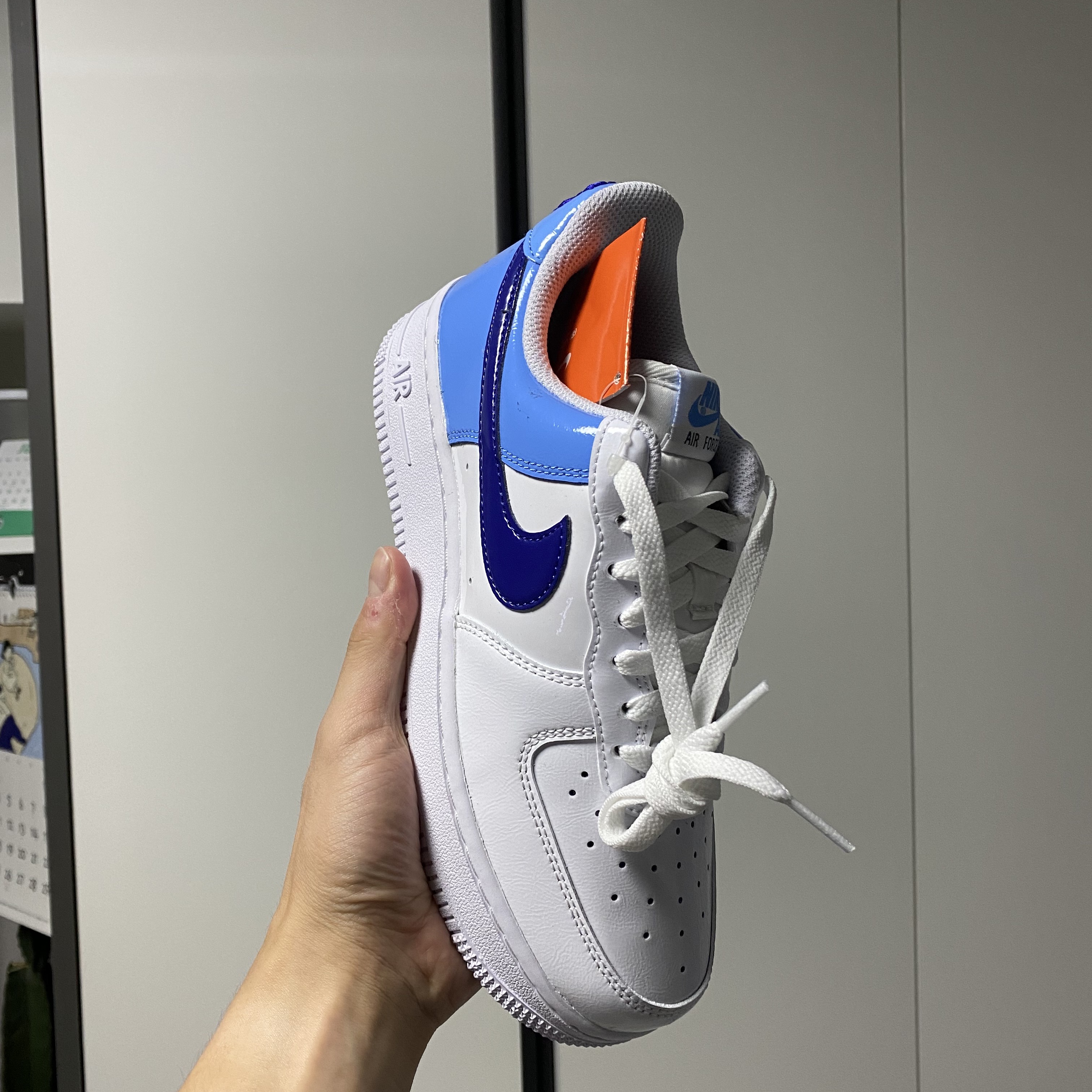 (W) Nike Air Force 1 '07 Essential University Blue 착용 스타일 - 1